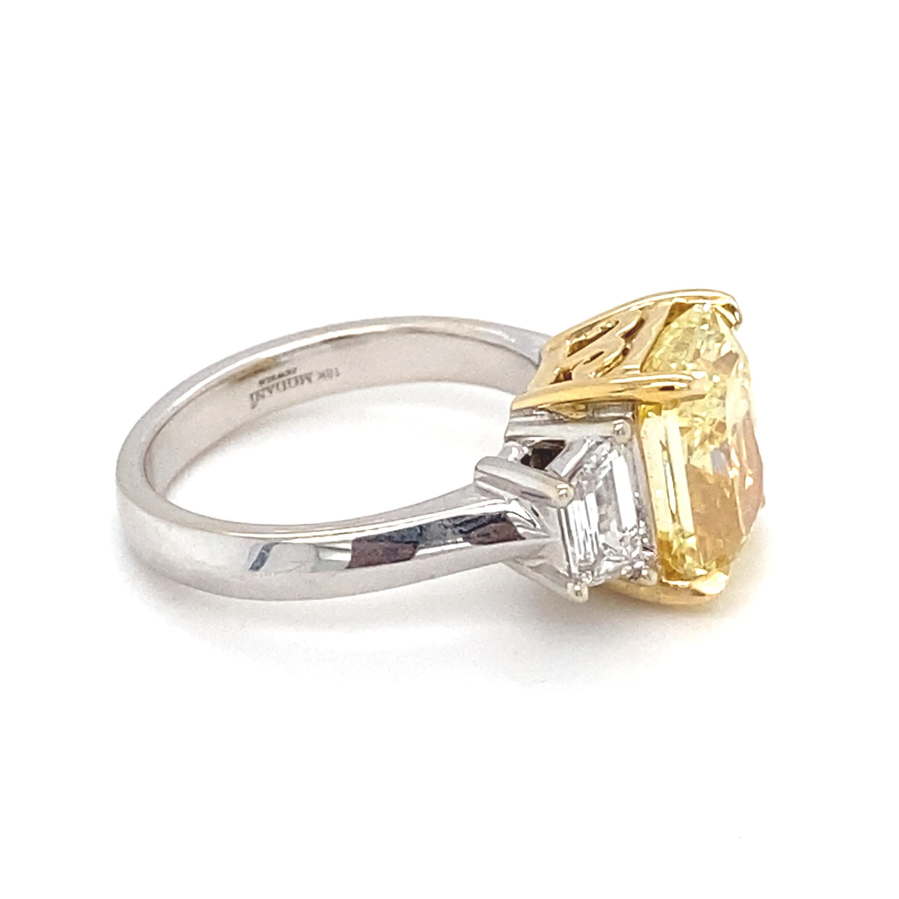 Taille coussin Bague à diamant coussin SI2 certifié GIA de 5,01 carats de couleur jaune intense en vente