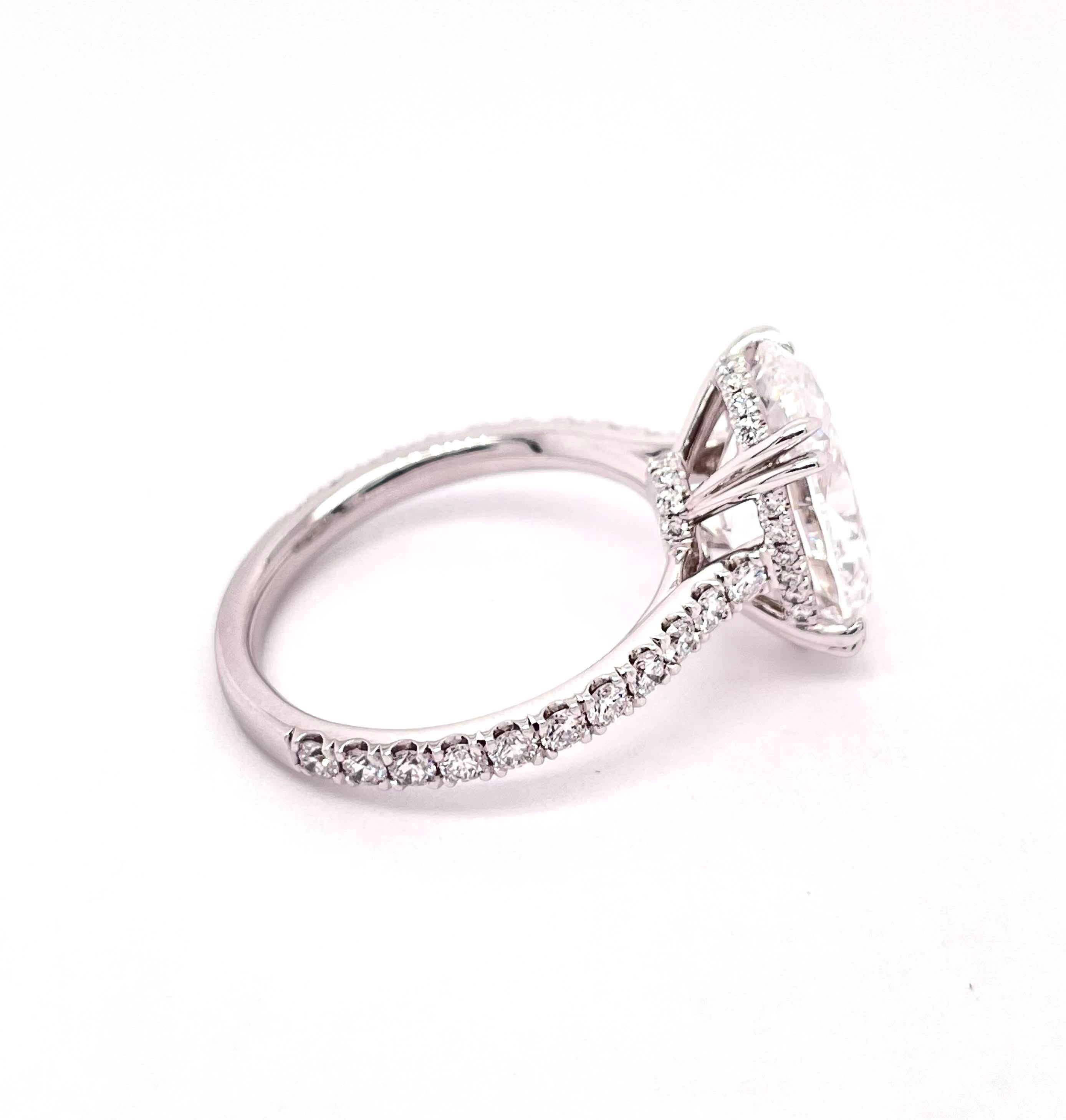 GIA Certified 5.01 Carat Oval Diamond Engagement Ring In New Condition For Sale In LA, CA