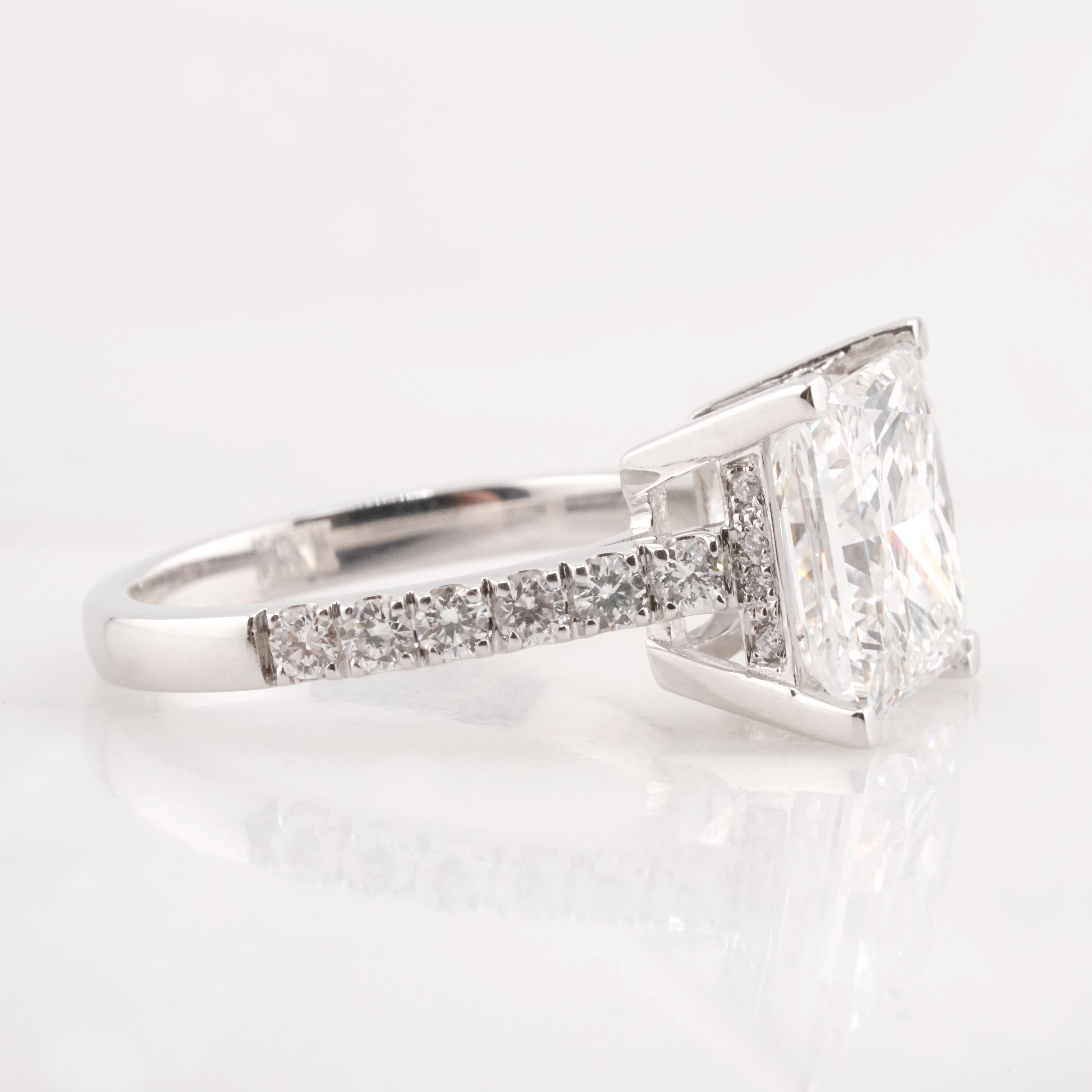 GIA Certified 5.01 Carat Princess Cut Diamond with pavé Ring in 18K white Gold In New Condition For Sale In Chicago, IL