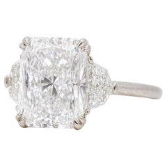 GIA-zertifizierter 5,01 Karat Diamantring im Radiant-Schliff mit Cadillac-Seitendiamanten