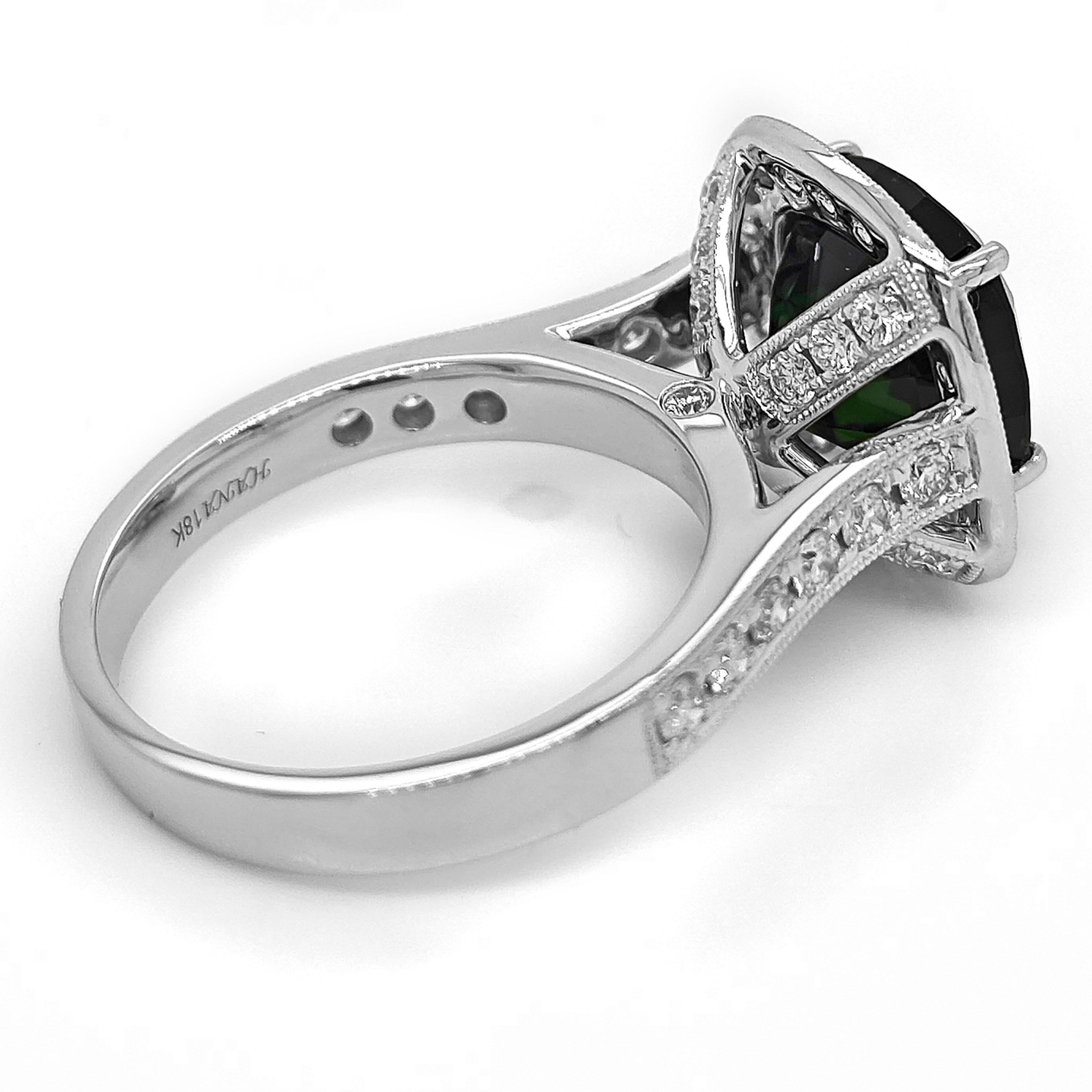 1 Tourmaline : 4,14 carats
12 diamants blancs ronds : 0.32 Carats
34 diamants blancs ronds : 0.55 Carats
Métal : or blanc 18 carats, 6,50 grammes
Certificat GIA # 2231437484