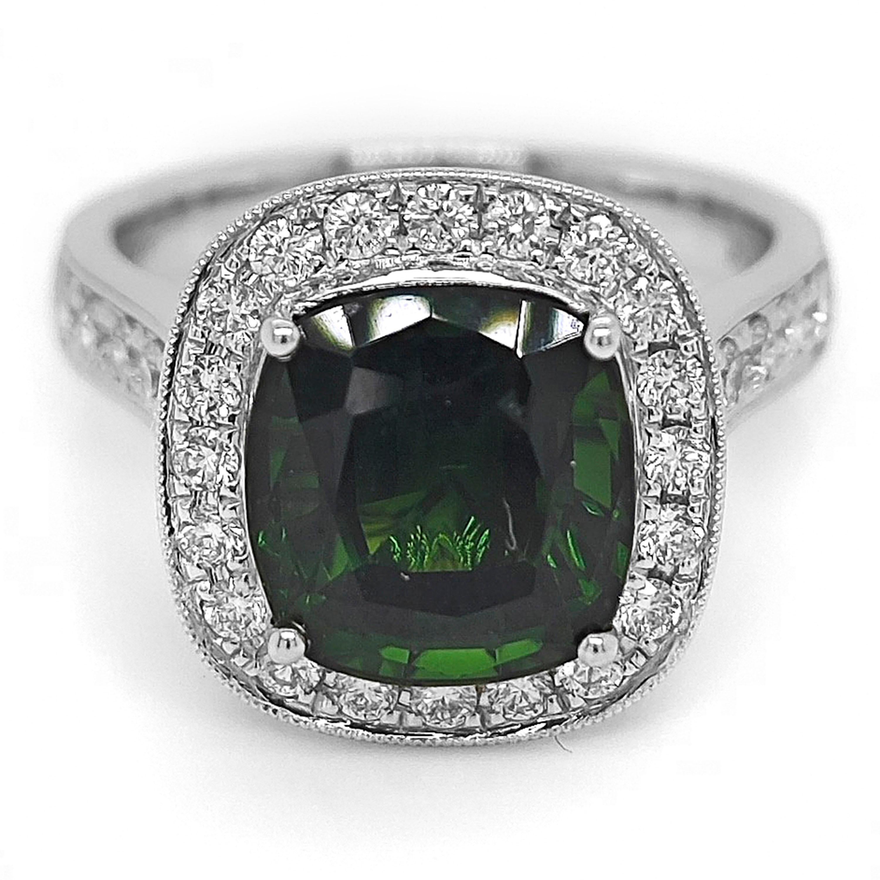 Bague en or blanc certifiée GIA avec tourmaline et diamant blanc de 5,01 carats Neuf - En vente à New York, NY
