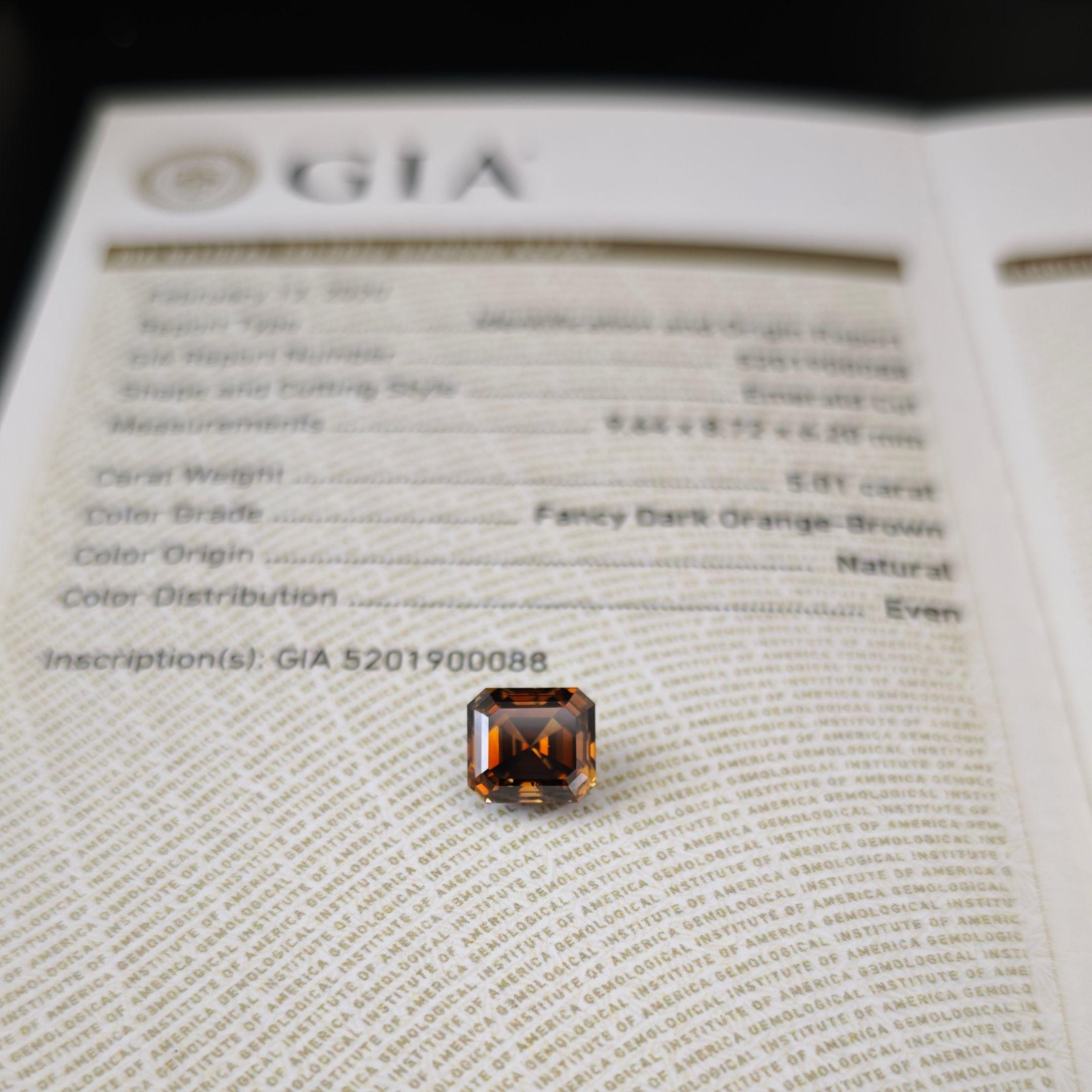Diamant naturel certifié GIA de taille émeraude 5.01, de couleur orange brun foncé en vente 2