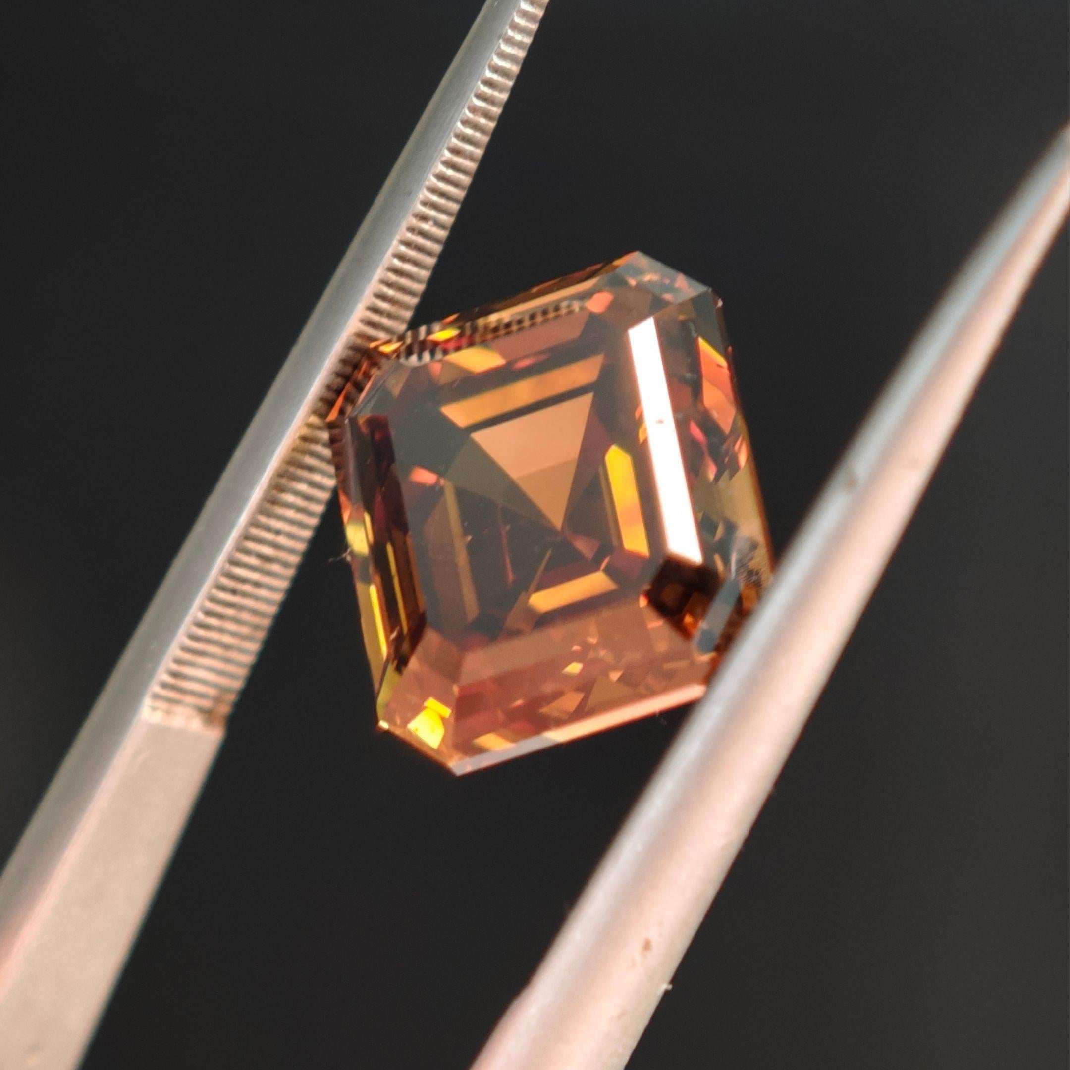 Diamant naturel certifié GIA de taille émeraude 5.01, de couleur orange brun foncé en vente 3