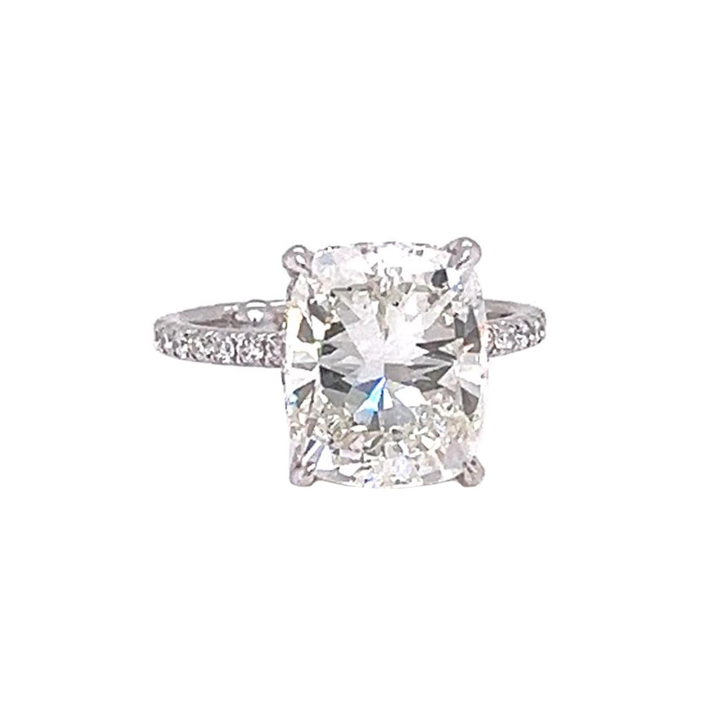 Taille coussin Bague de fiançailles en or blanc certifiée GIA, avec diamant naturel taille coussin de 5,01 carats en vente