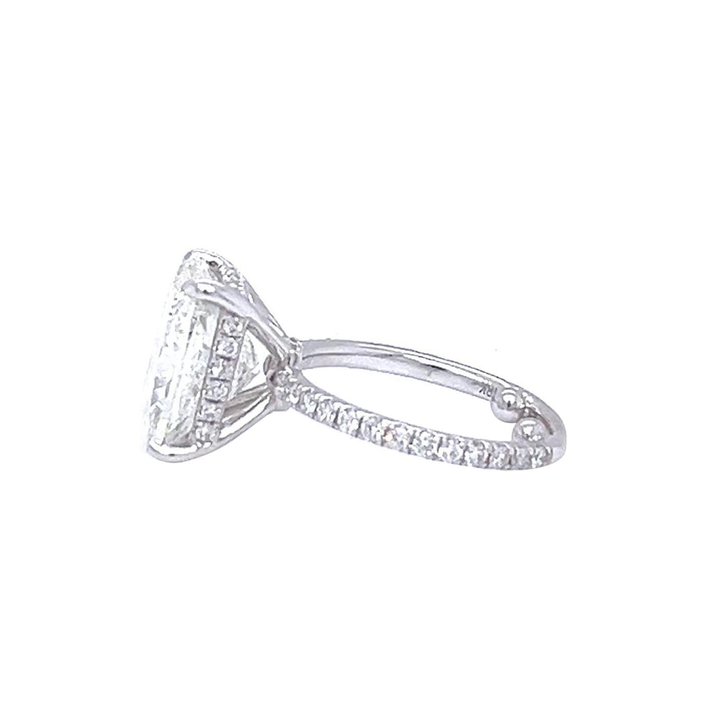 Bague de fiançailles en or blanc certifiée GIA, avec diamant naturel taille coussin de 5,01 carats en vente 2