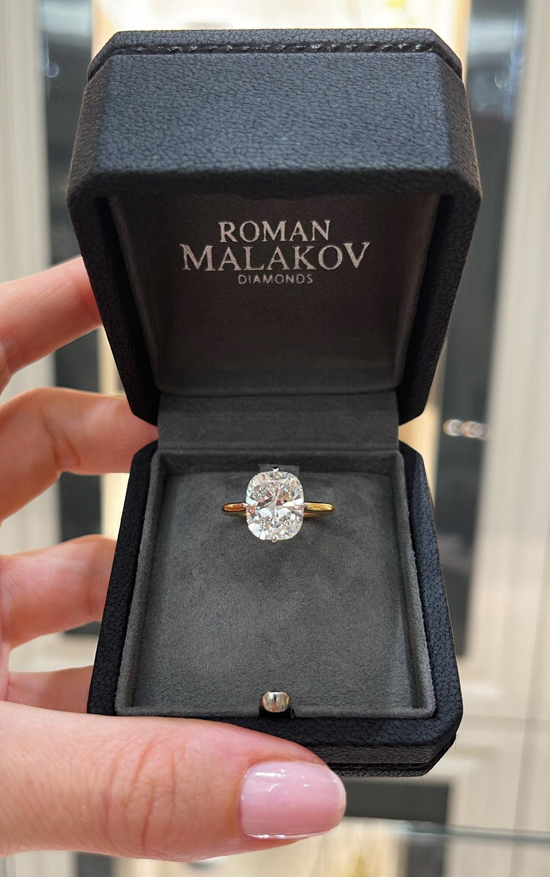 Bague de fiançailles solitaire certifiée GIA de 5.02 carats de diamant taillé en coussin Neuf - En vente à New York, NY