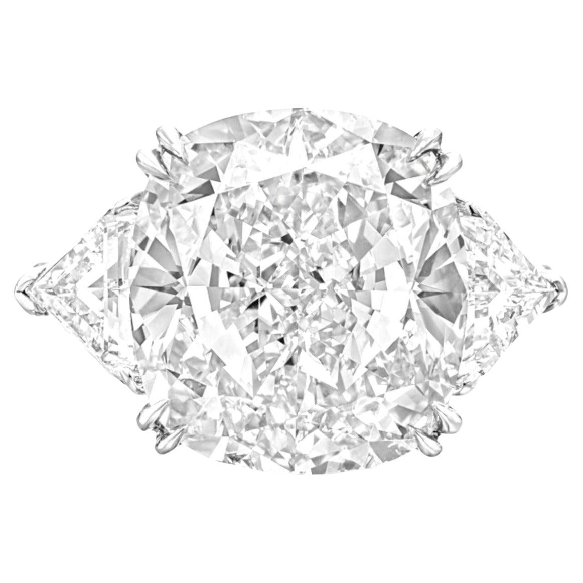 Anello di fidanzamento a tre pietre con diamante taglio cuscino certificato GIA da 5.02 carati