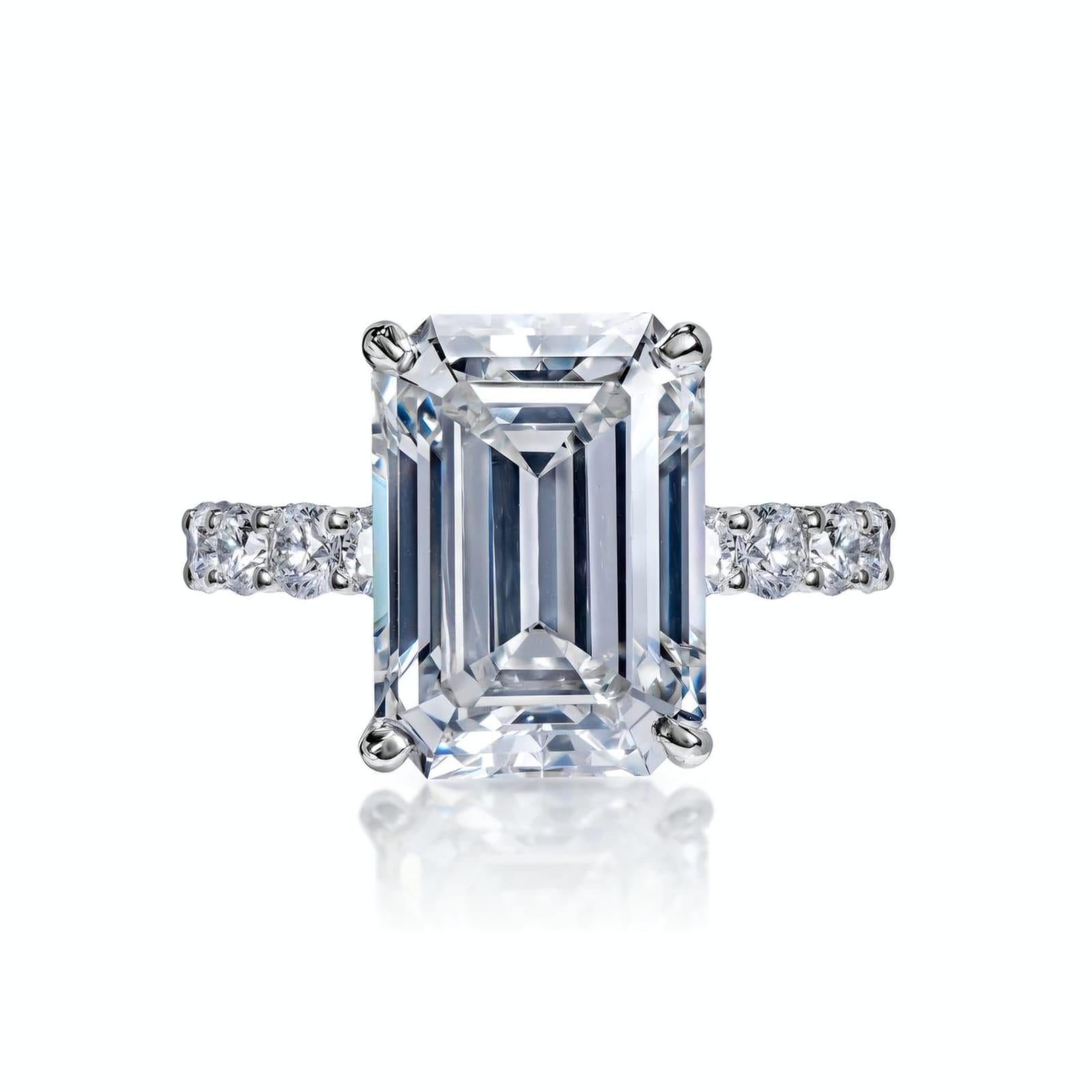 GIA Certified 5.02 Carat Emerald Cut Diamond Ring VS2 Clarity D Color In New Condition For Sale In Mumbai, IN