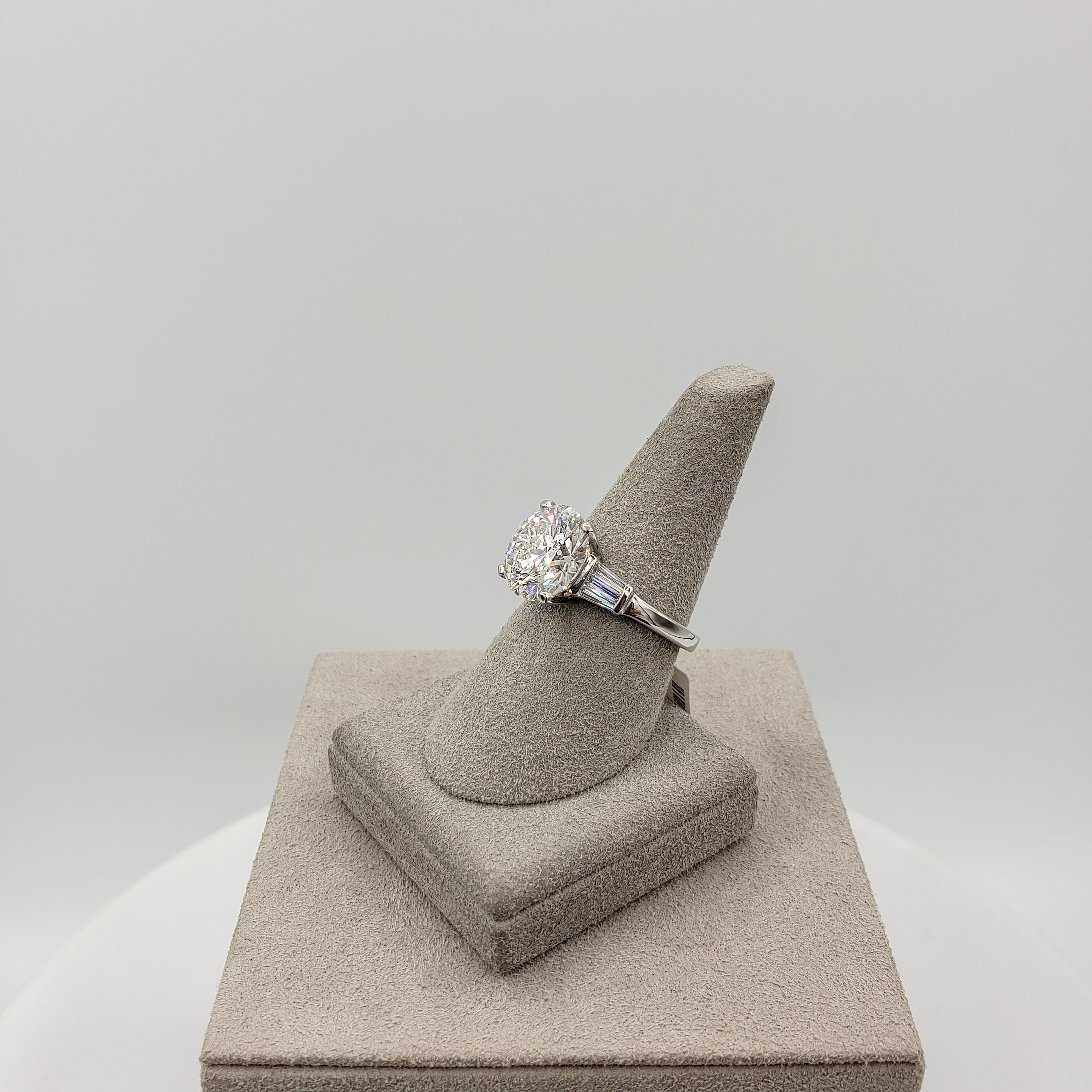Roman Malakov 5.02 Carat Round Shape Diamond Three-Stone Engagement Ring For Sale 2