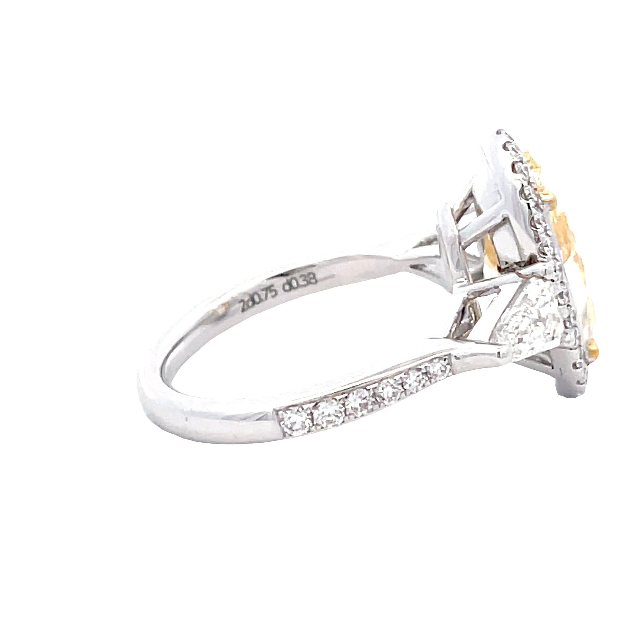 Bague 18 carats avec diamant jaune de 5,02 carats certifié GIA et diamant blanc de 1,13 carat Neuf - En vente à New York, NY