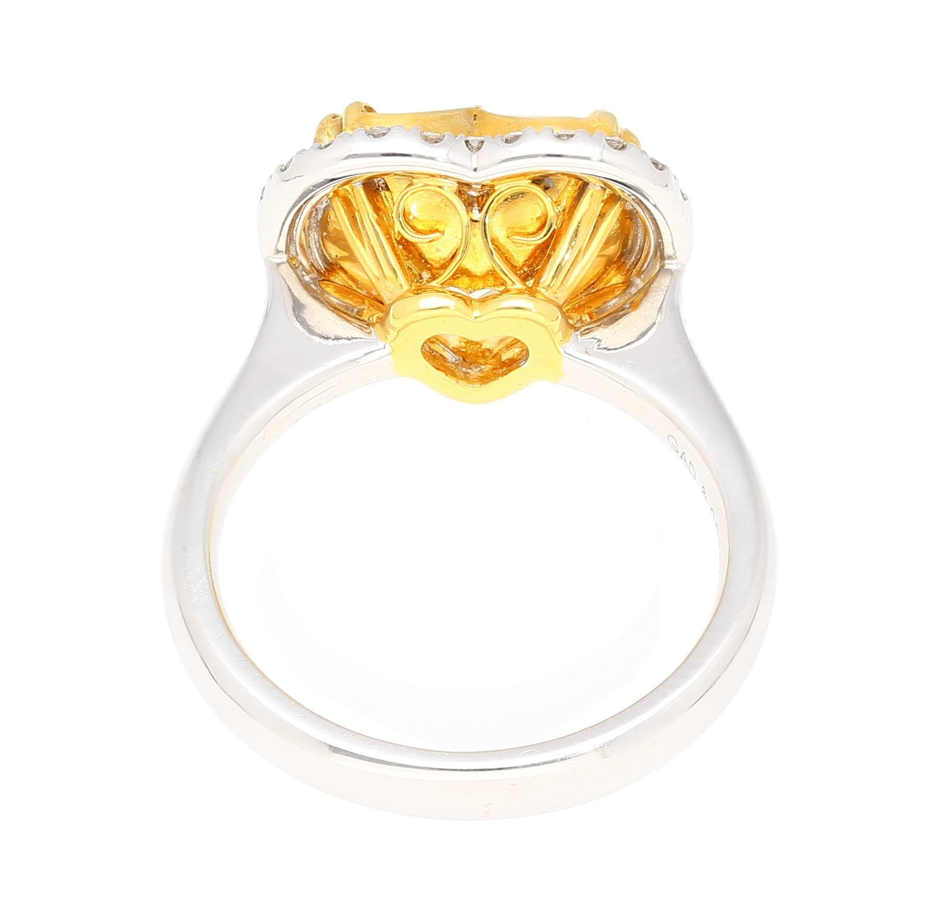 Bague en or 18 carats avec diamant jaune fantaisie en forme de cœur de 5,03 carats certifié par le GIA Pour femmes en vente