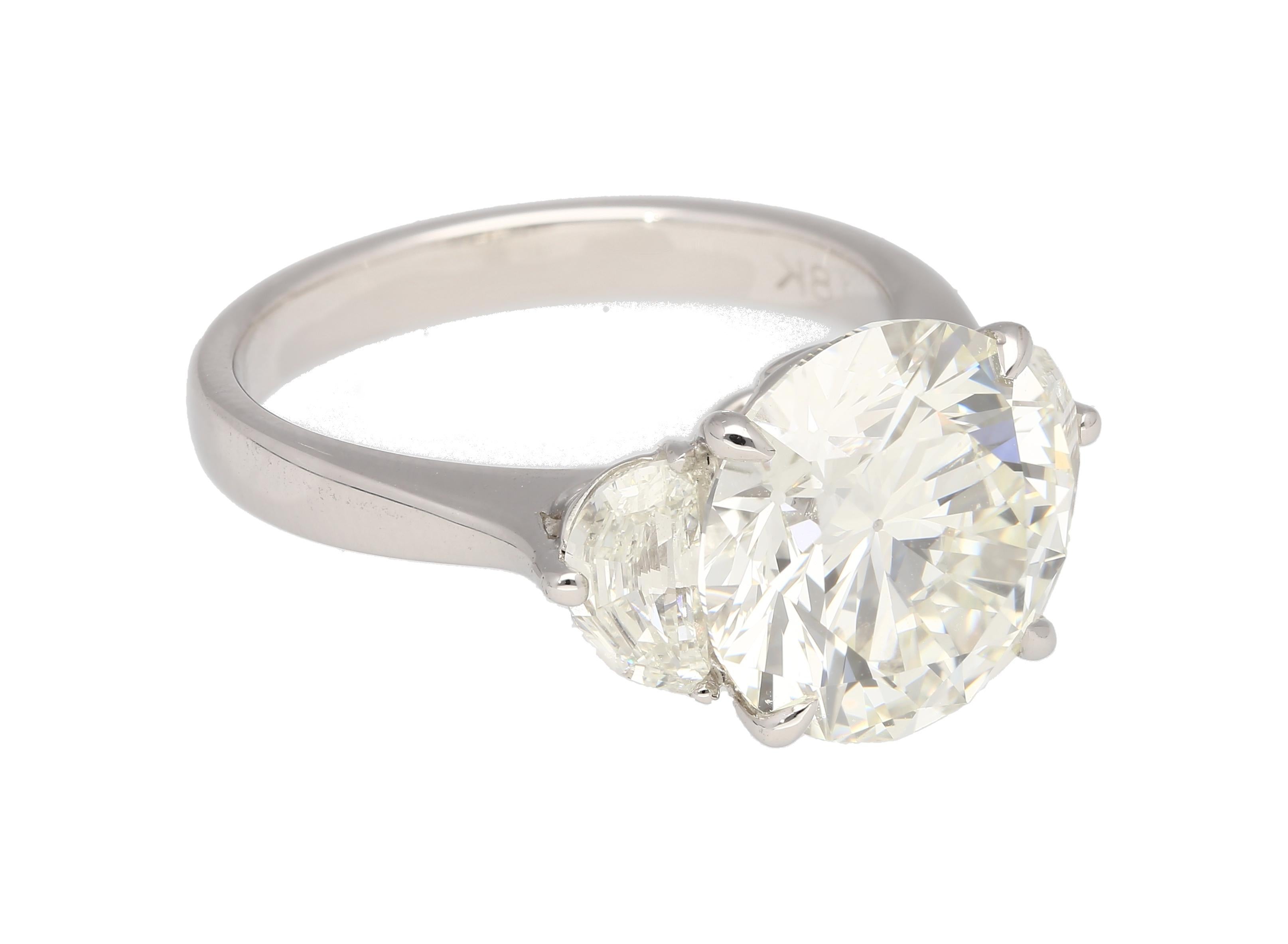 Modern GIA Certified 5.03 Carat J/VVS1 Round Cut Diamond Ring Half Moon Cut Side Stones For Sale