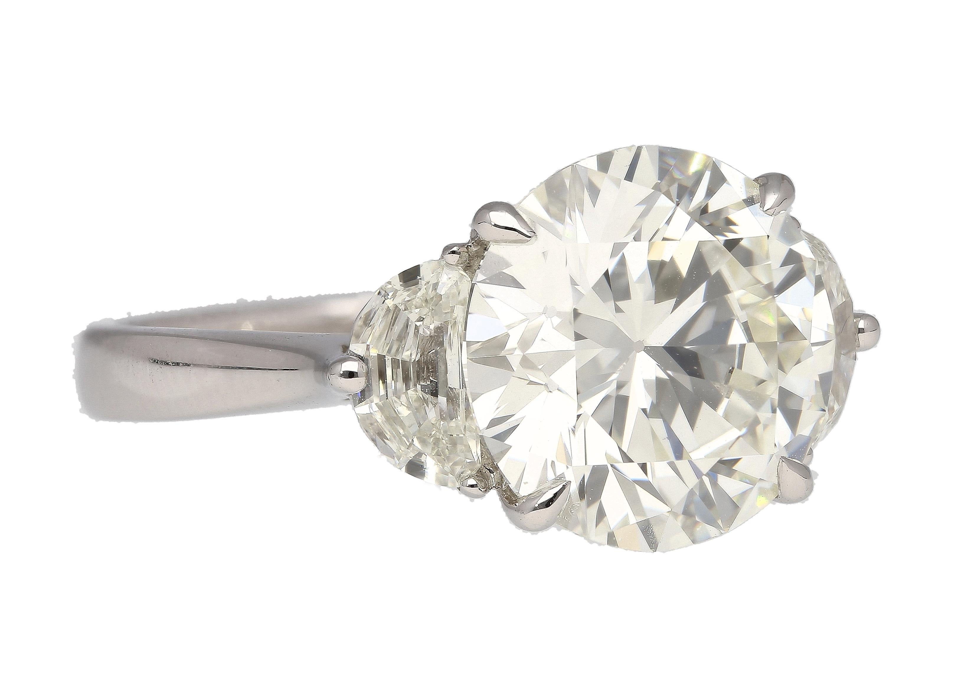 GIA Certified 5.03 Carat J/VVS1 Round Cut Diamond Ring Half Moon Cut Side Stones In New Condition For Sale In Miami, FL