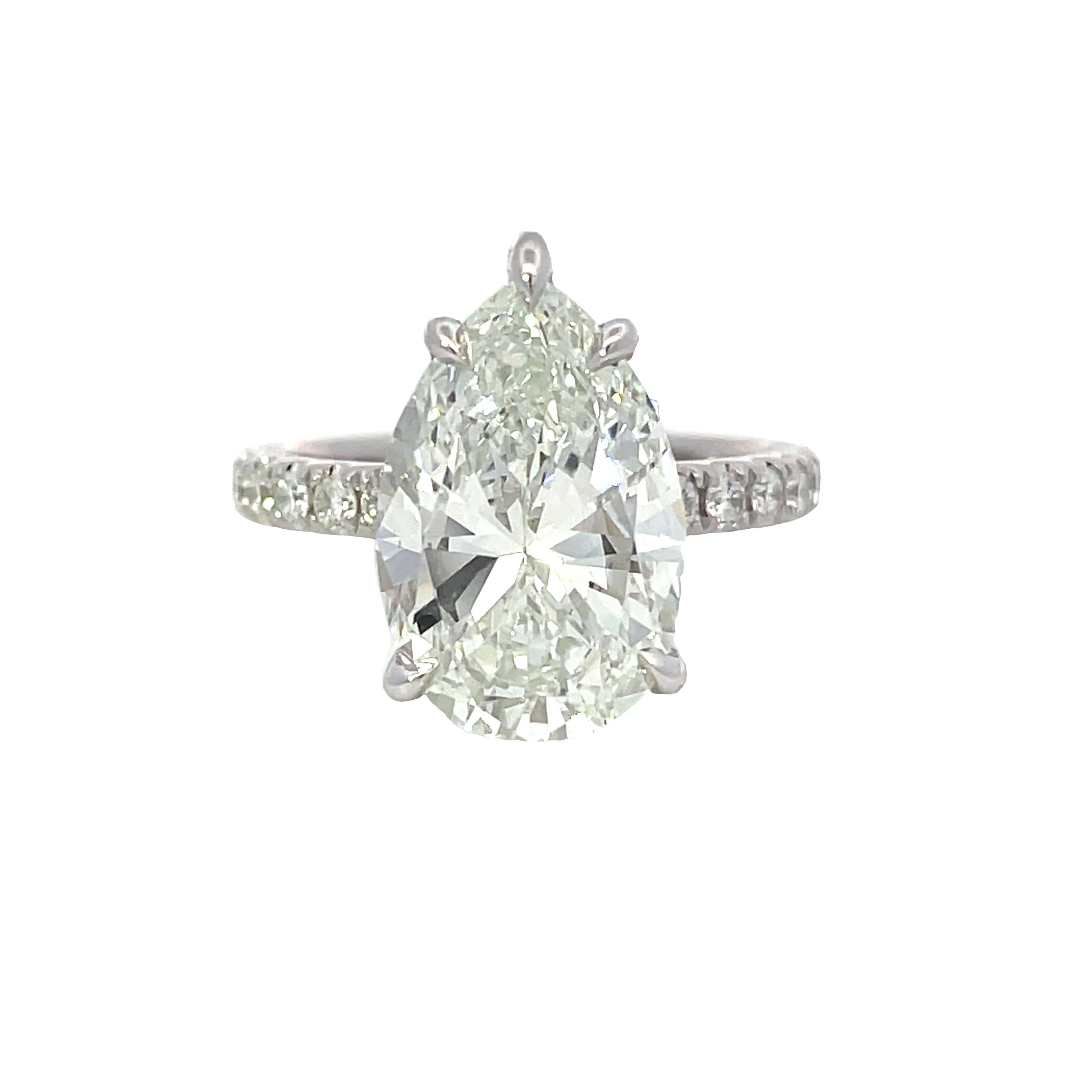 Women's Gia certified 5.03ct H-VS1 white Diamond Bridal ring For Sale