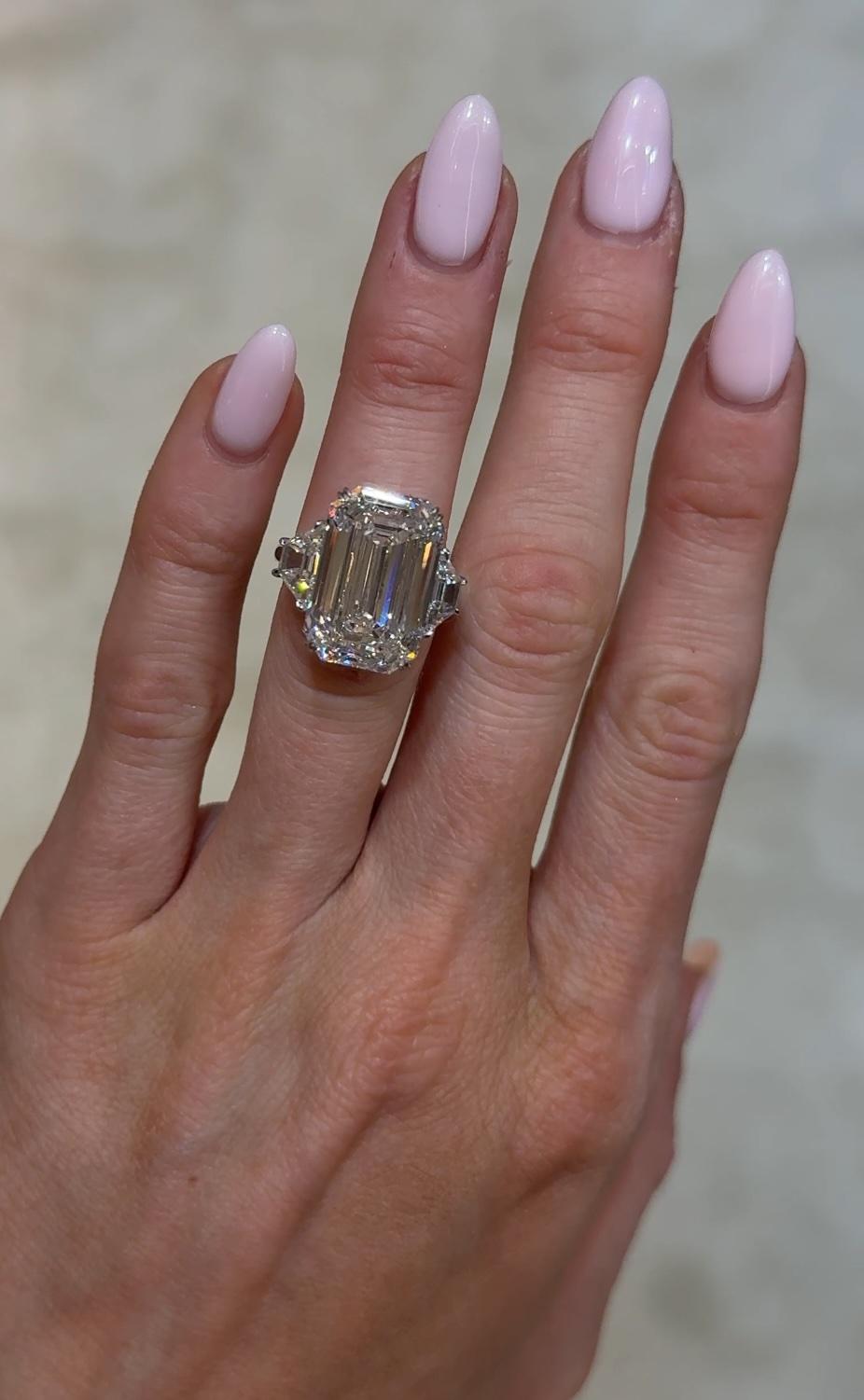 GIA zertifiziert 5,04 Karat Smaragdschliff Verlobungsring D Internally Flawless im Zustand „Neu“ im Angebot in Victoria,, AU