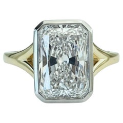 Anello con castone bicolore con diamante taglio radiante certificato GIA da 5,04 carati