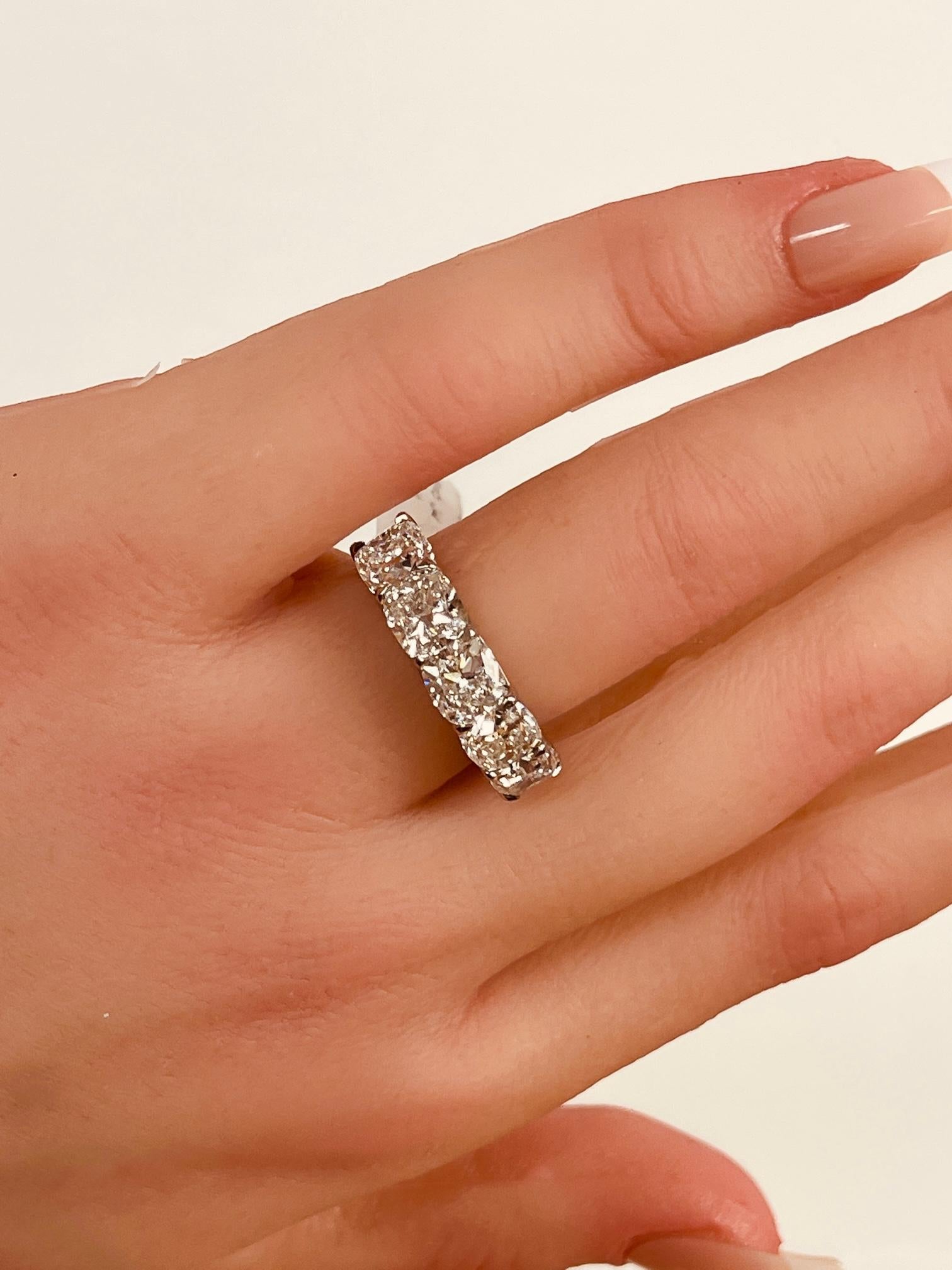 5,04 Ctw. GIA zertifiziert  Halb-Eternity-Ring aus Platin mit Diamanten im Kissenschliff im Angebot 2
