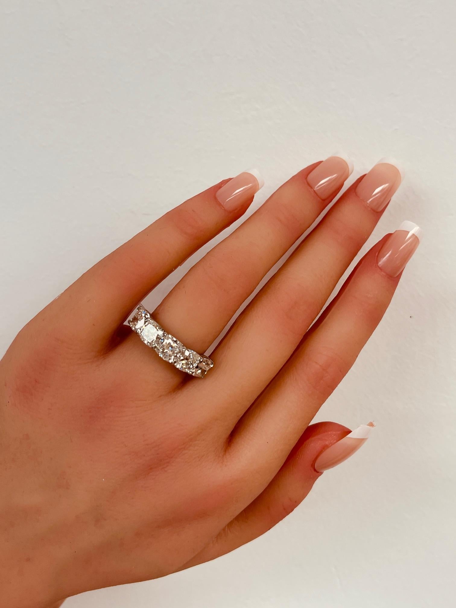 5,04 Ctw. GIA zertifiziert  Halb-Eternity-Ring aus Platin mit Diamanten im Kissenschliff im Angebot 3