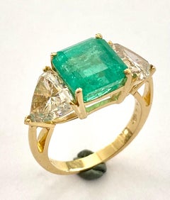 GIA Certified 5.05 Carat Colombian Emerald 'Munzo mine' 2 Diamonds 3.65 Carat