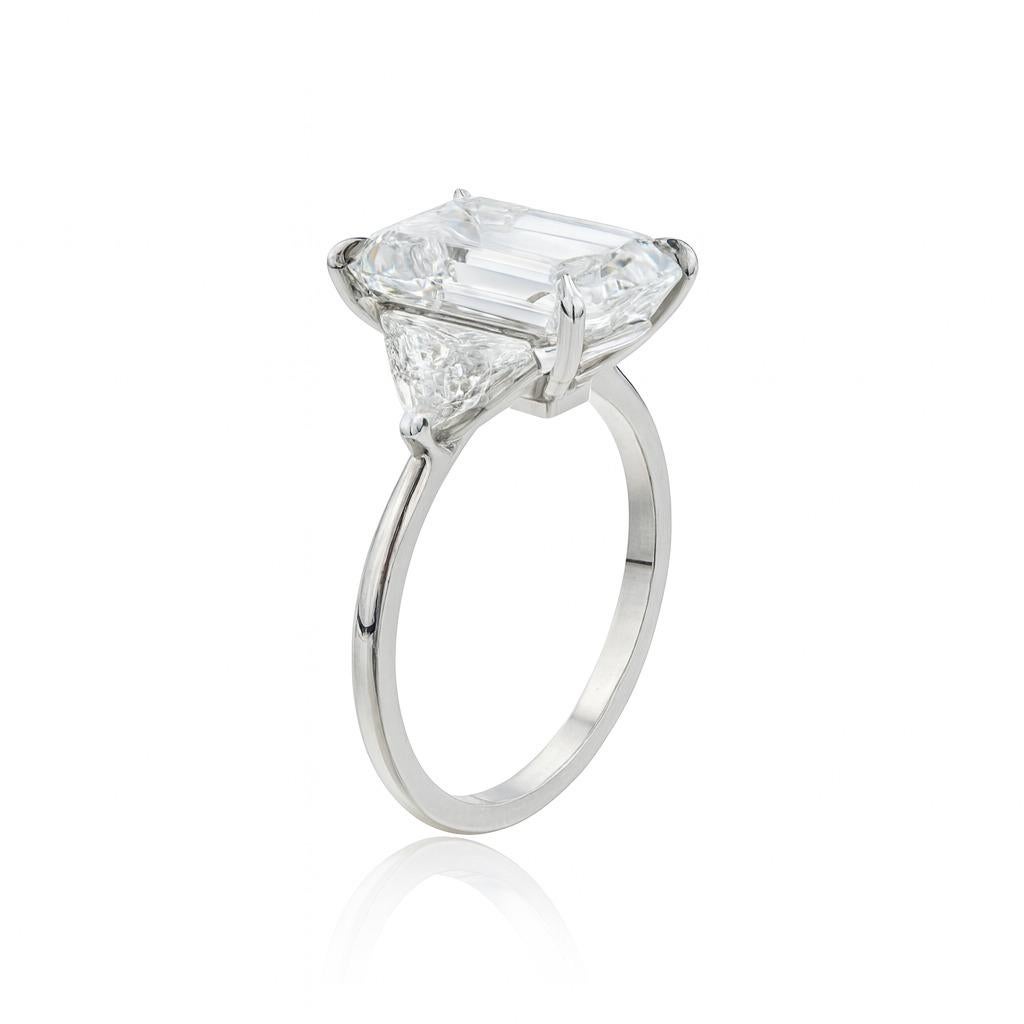 GIA-zertifizierter 5.05 Karat lupenreiner Diamantring im Smaragdschliff im Zustand „Hervorragend“ im Angebot in Chicago, IL