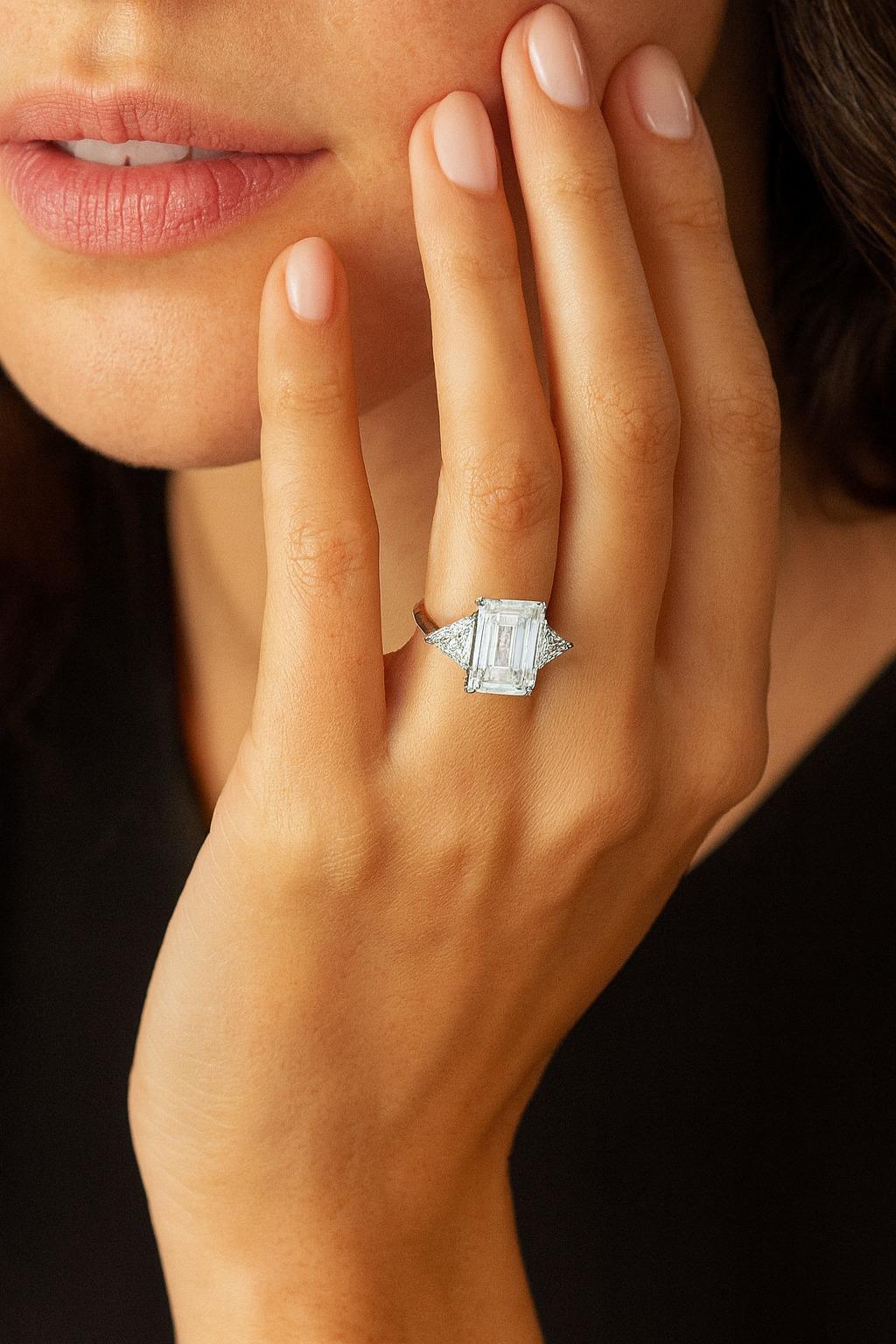 GIA-zertifizierter 5.05 Karat lupenreiner Diamantring im Smaragdschliff Damen im Angebot