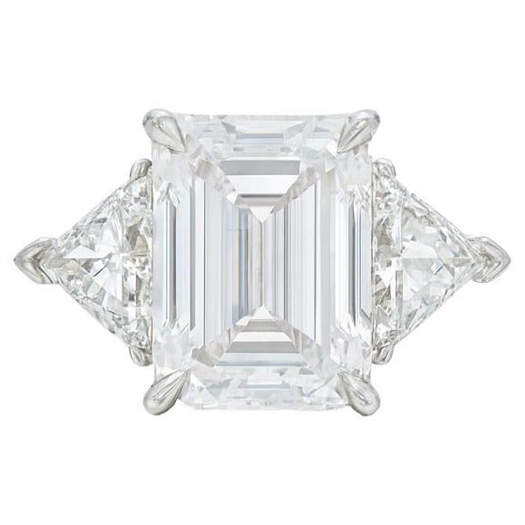 GIA-zertifizierter 5.05 Karat lupenreiner Diamantring im Smaragdschliff im Angebot
