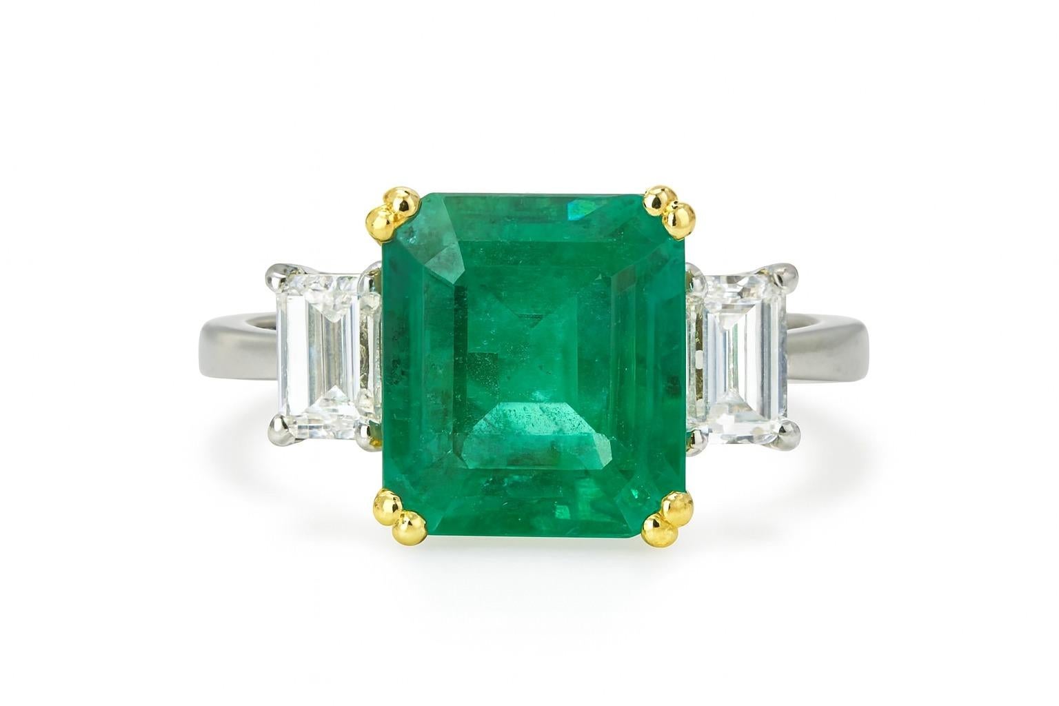 Bague en or 18 carats certifiée GIA de 5,06 carats d'émeraudes et de diamants Excellent état - En vente à Chicago, IL