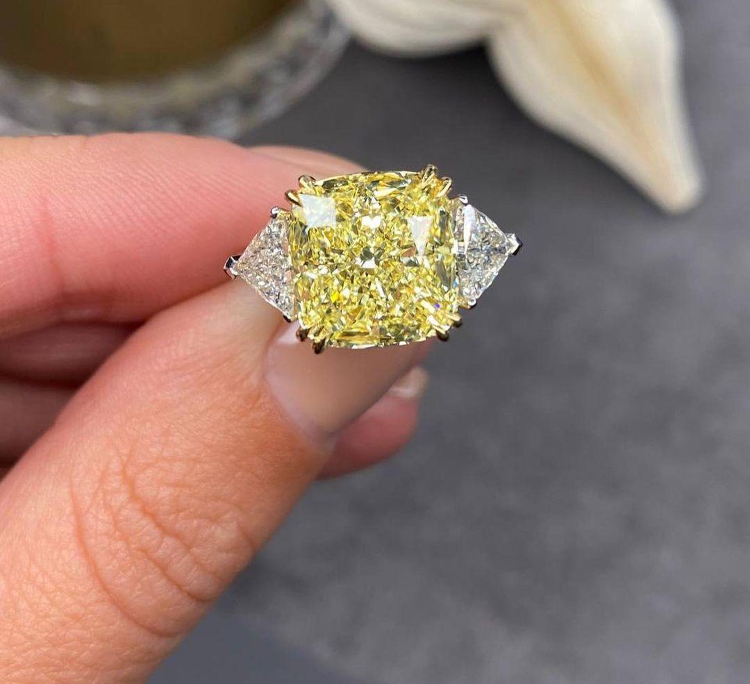 Contemporary GIA Certified 5.06 Carat Fancy Yellow Diamond Ring with Trillion Diamond For Sale