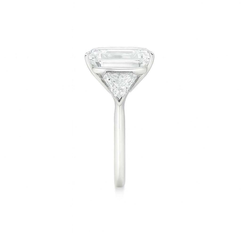 GIA Certified 5.07 Carat F VVS1 Trillion Side Platinum Diamond Ring In New Condition For Sale In Chicago, IL