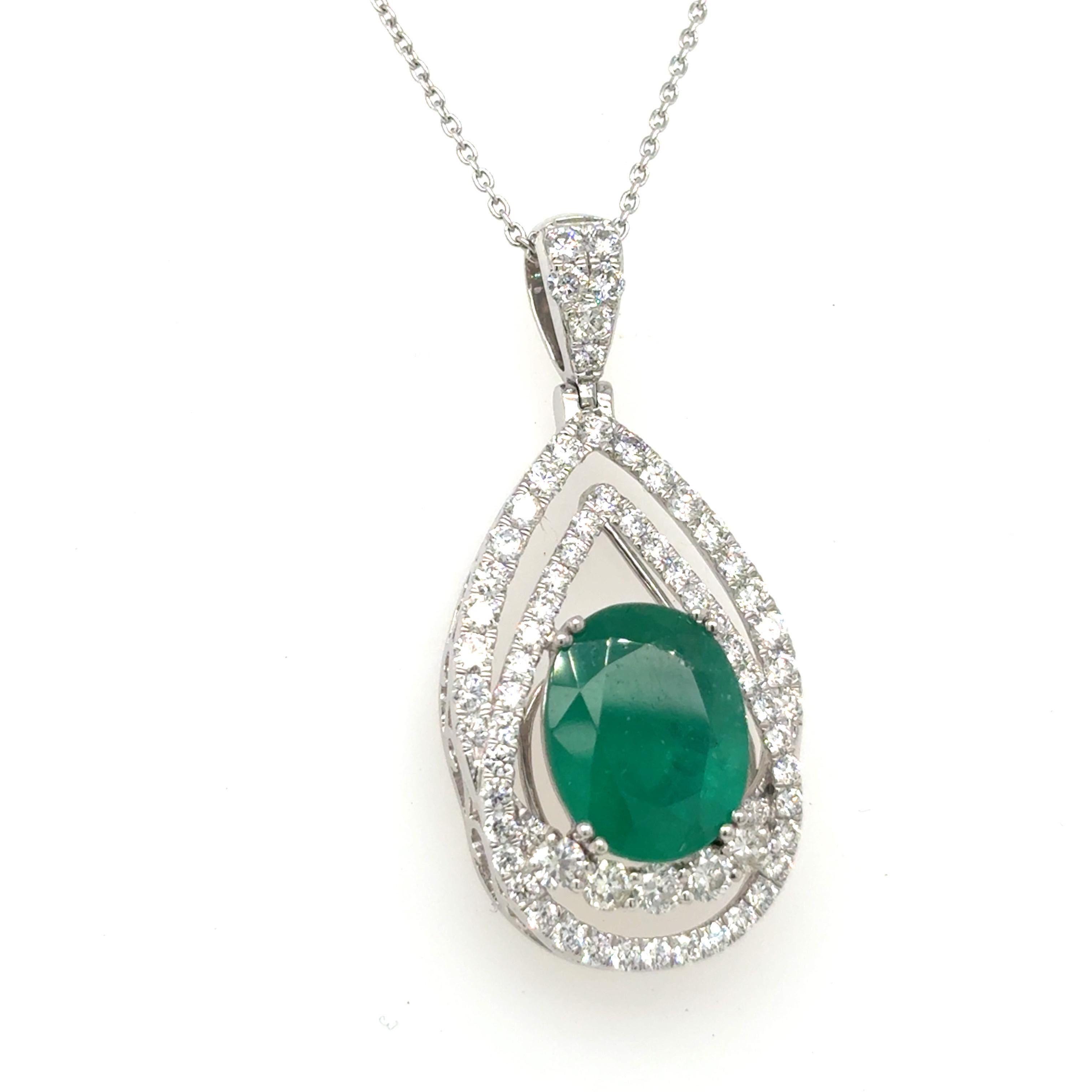 Taglio ovale Collana con diamante smeraldo taglio ovale certificata GIA da 5,07 carati in vendita