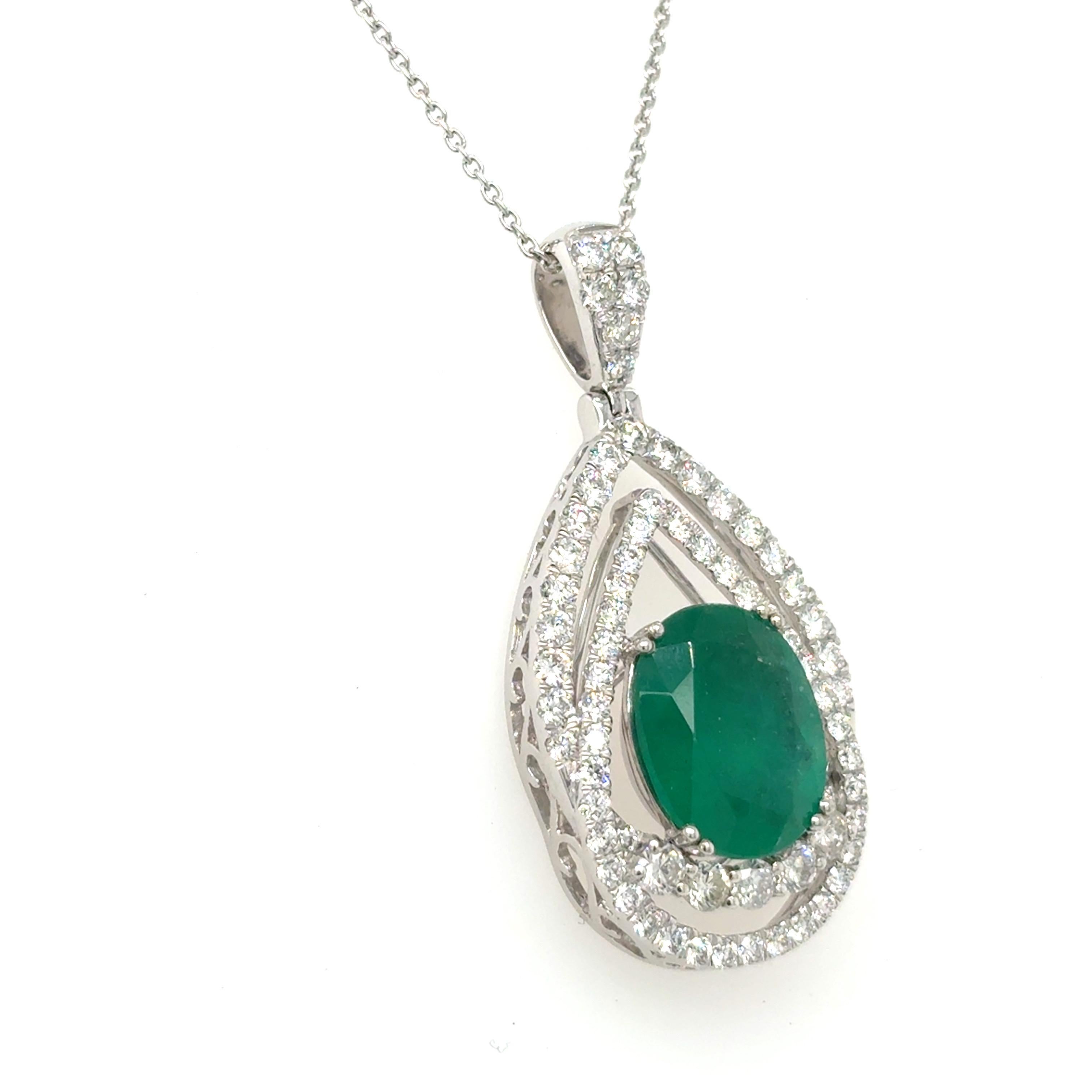 Collana con diamante smeraldo taglio ovale certificata GIA da 5,07 carati In condizioni Nuovo in vendita a Trumbull, CT