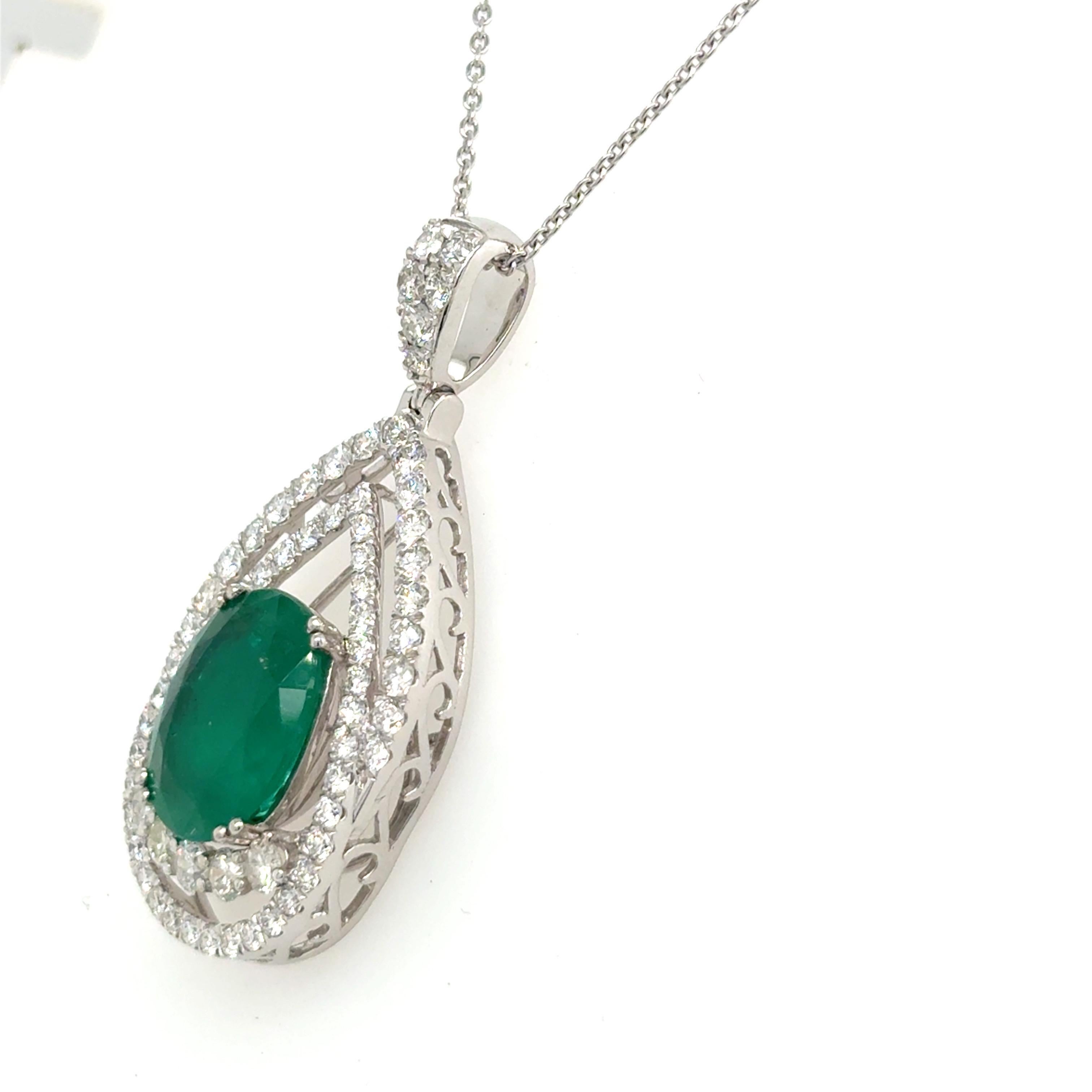 Donna Collana con diamante smeraldo taglio ovale certificata GIA da 5,07 carati in vendita