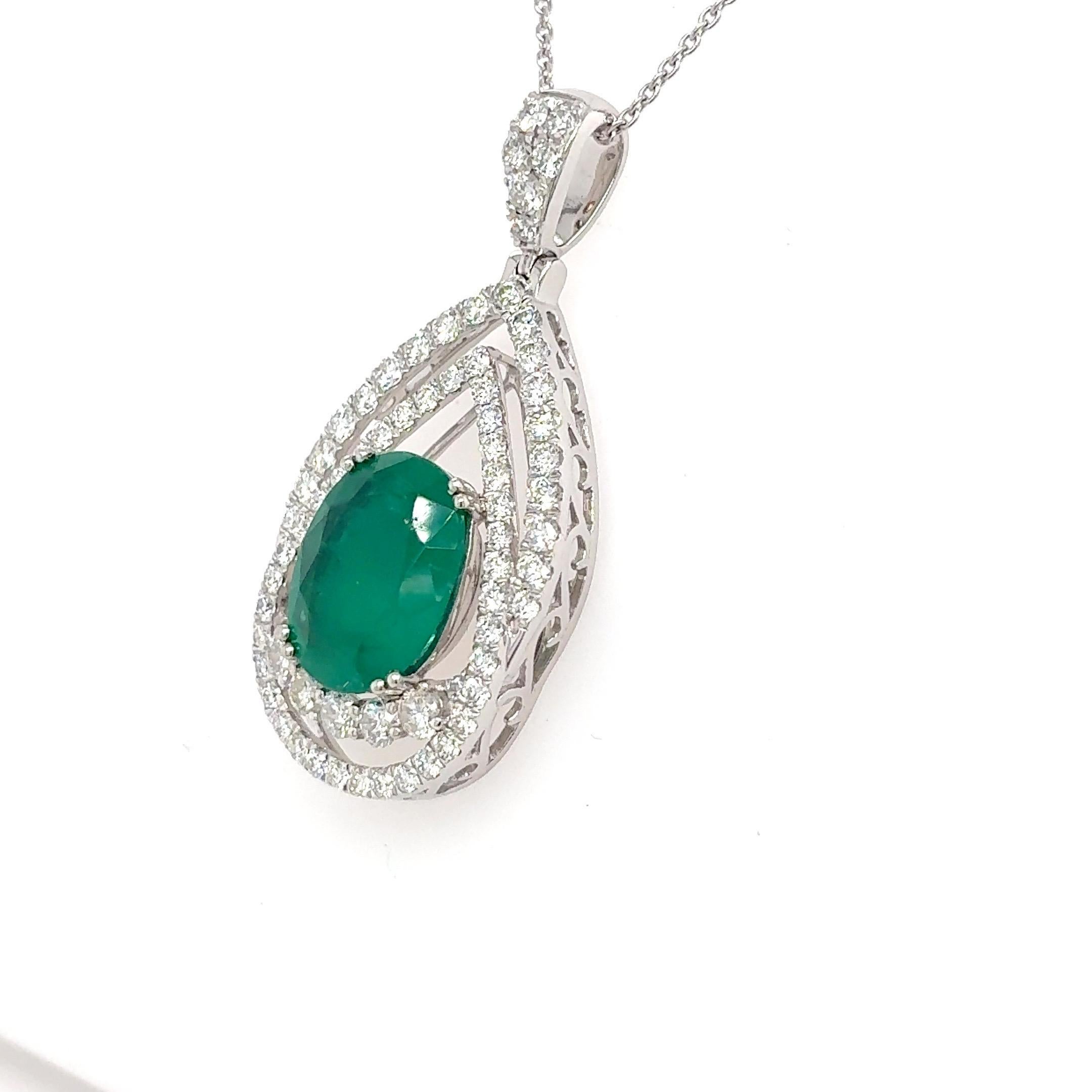Collana con diamante smeraldo taglio ovale certificata GIA da 5,07 carati in vendita 1