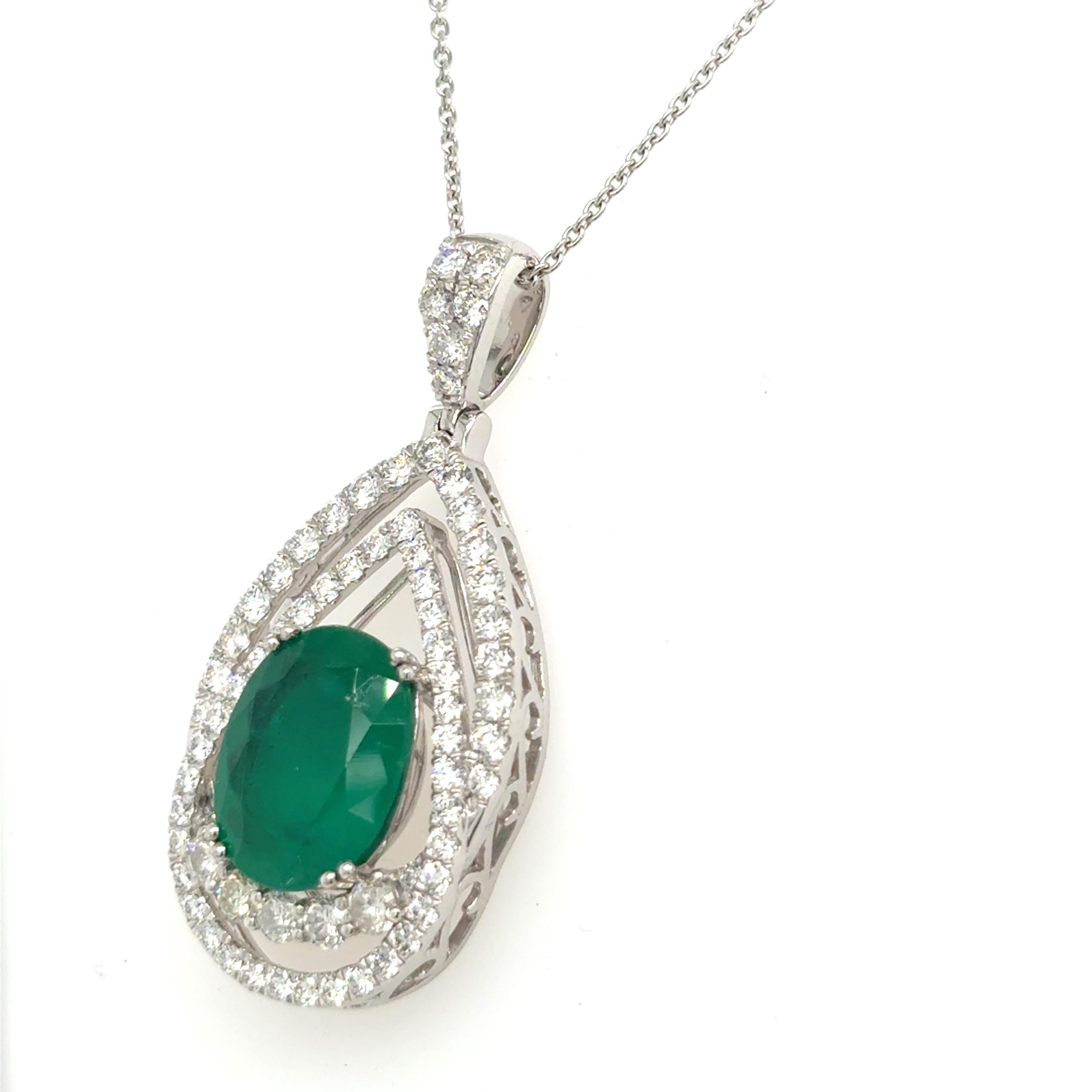 Collana con diamante smeraldo taglio ovale certificata GIA da 5,07 carati in vendita 2