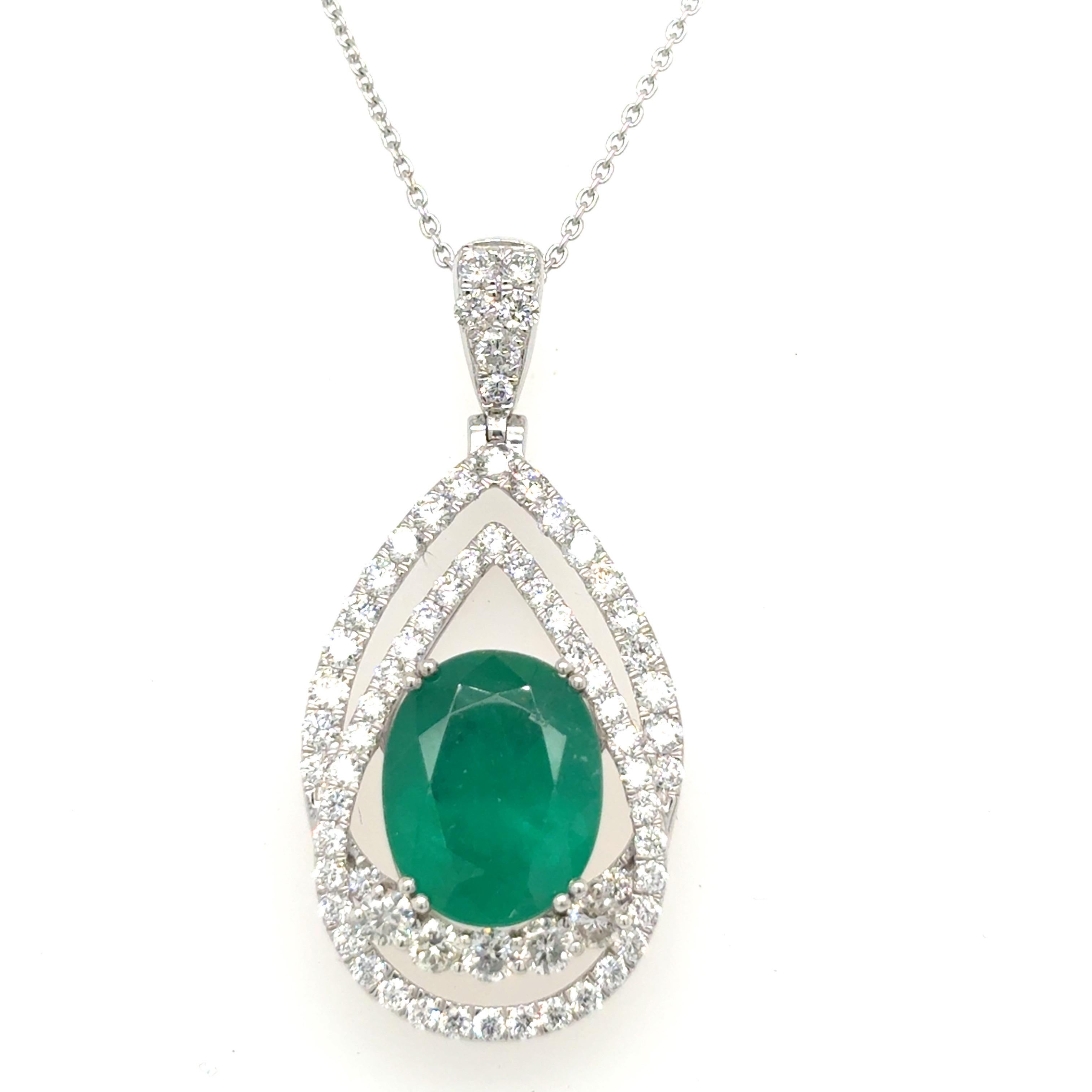Collana con diamante smeraldo taglio ovale certificata GIA da 5,07 carati in vendita 3