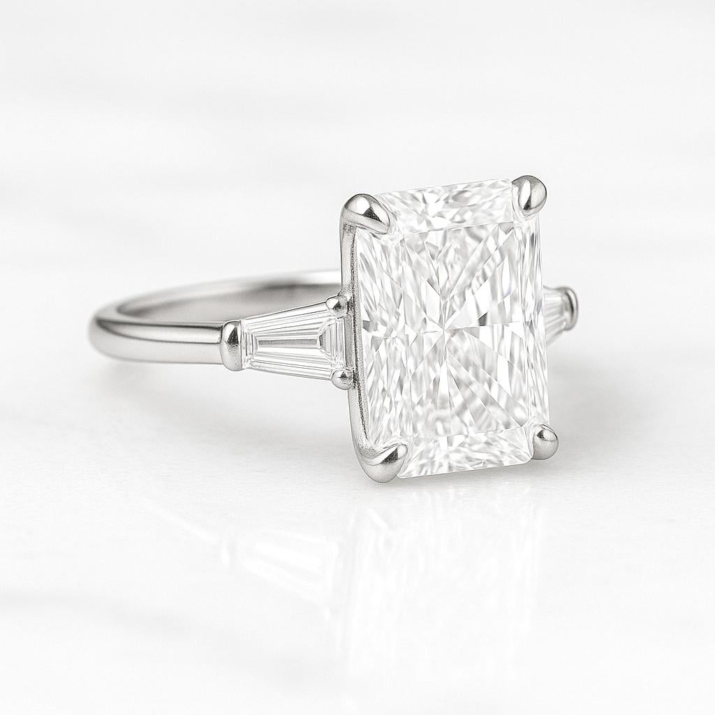 Contemporain Bague de fiançailles en platine avec diamant de taille radiant de 5.07 carat certifiée par le GIA en vente