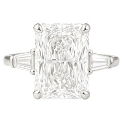 Anillo de compromiso de platino con diamante de talla radiante certificado por GIA de 5.07 quilates