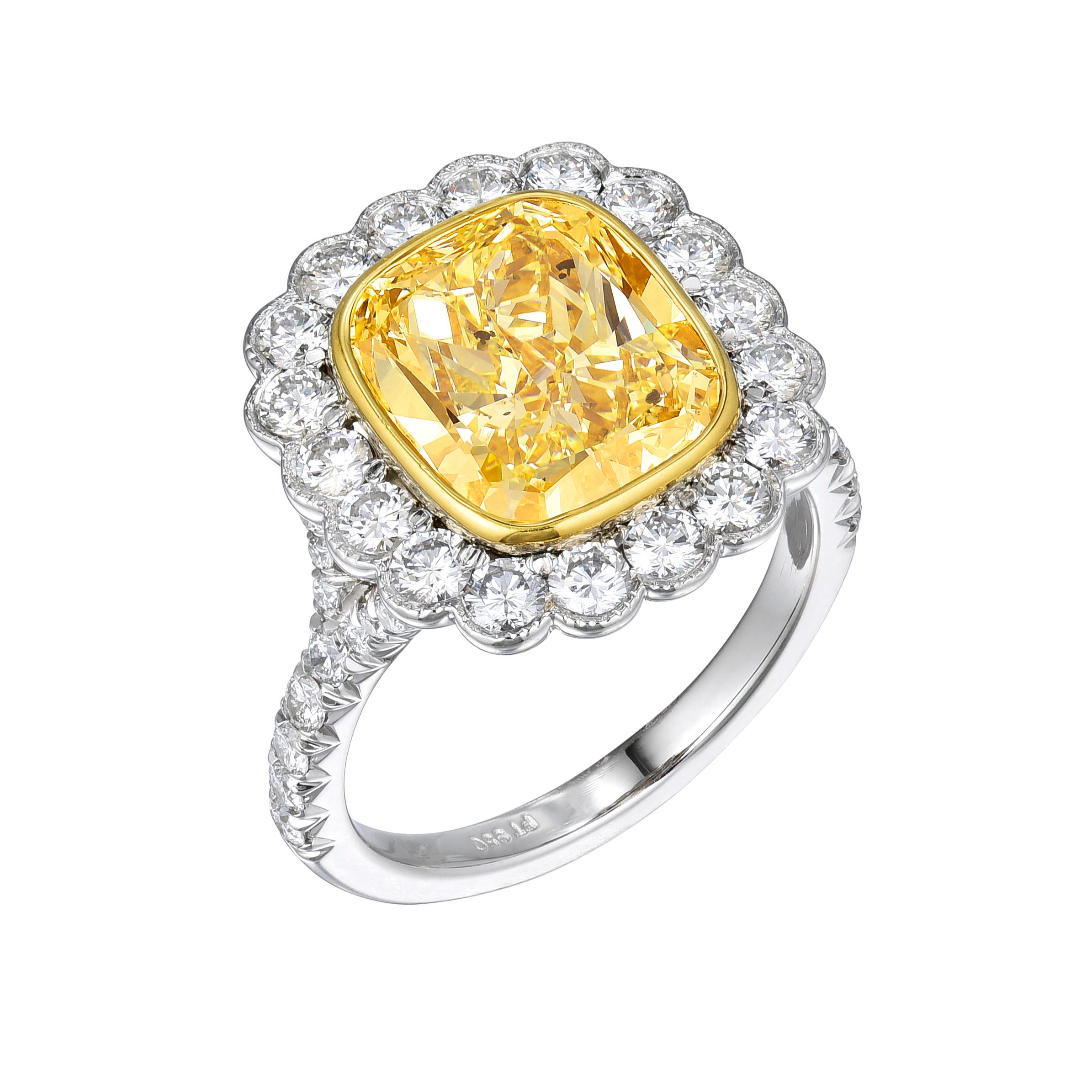 Diamond Platinum ring with GIA certificate, no.2155158881. Center stone: 4.07 ct Cushion cut Natural Fancy Light Yellow SI2 diamond, 10.23 x 8.79 x 5.36 mm. Side stones: 1.00 ct Brilliant Round diamonds F-G VS1-SI1. Total carat weight: 5.07 ct.