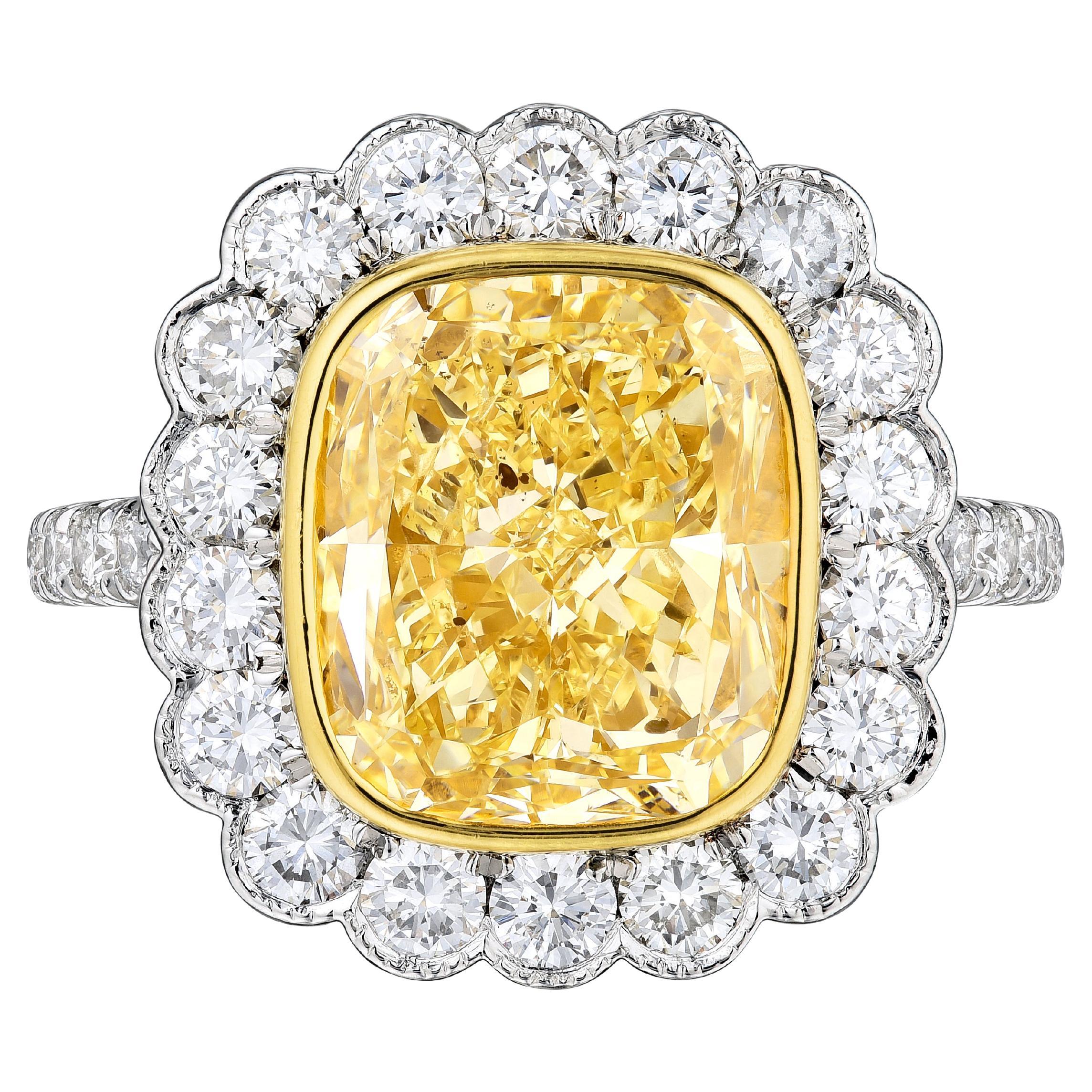 Bague de fiançailles certifiée GIA de 4,07 ct de diamant coussin de couleur jaune clair