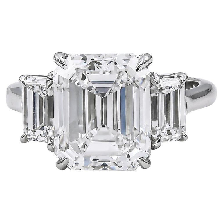 Bague avec diamant taille émeraude carrée de 5,07 carats certifié GIA En  vente sur 1stDibs