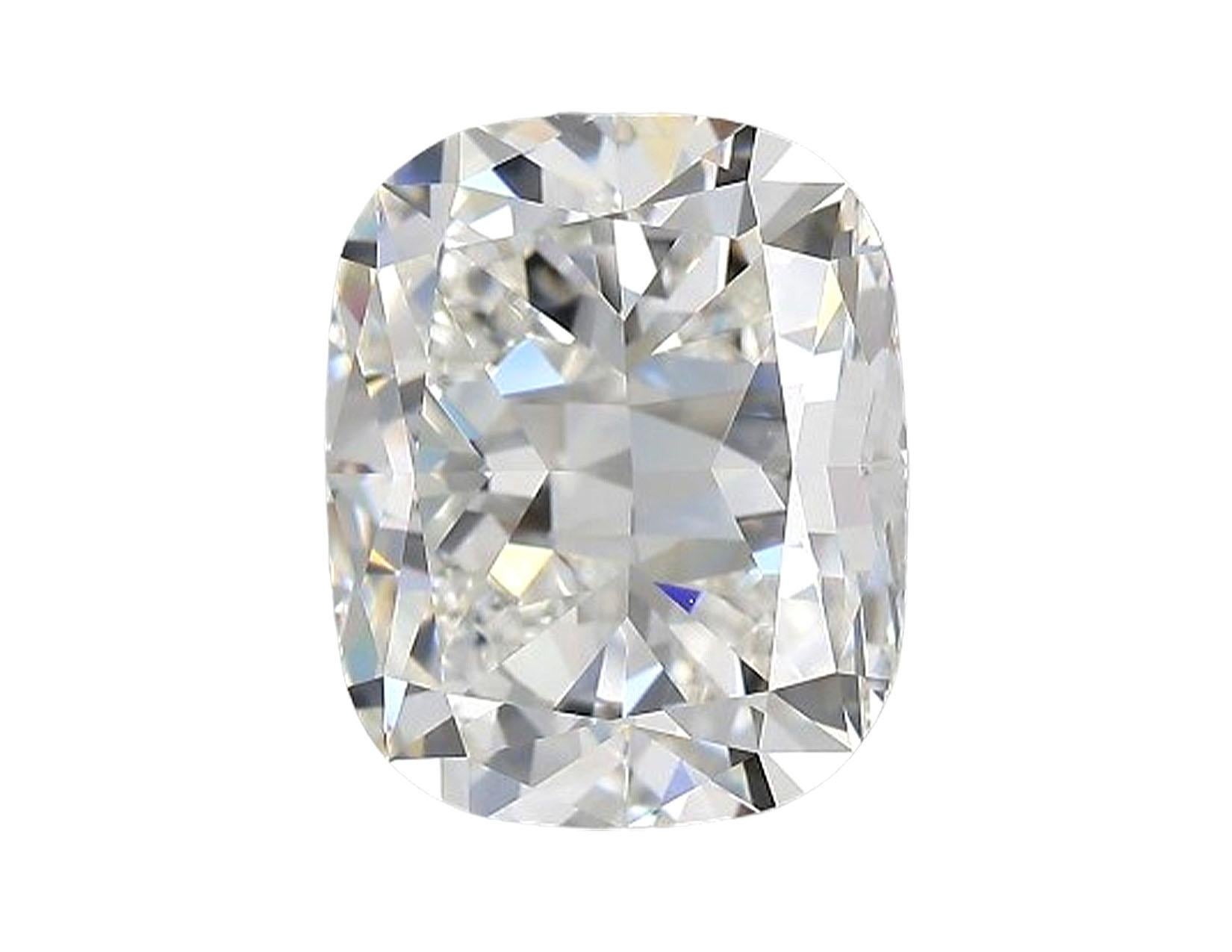 Contemporaneo Anello con diamante aureolato a cuscino certificato GIA da 5,02 carati con pavè in oro bianco 18 carati in vendita