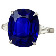 Bague en saphir bleu certifié GIA de 5,09 carats et diamant baguette effilé