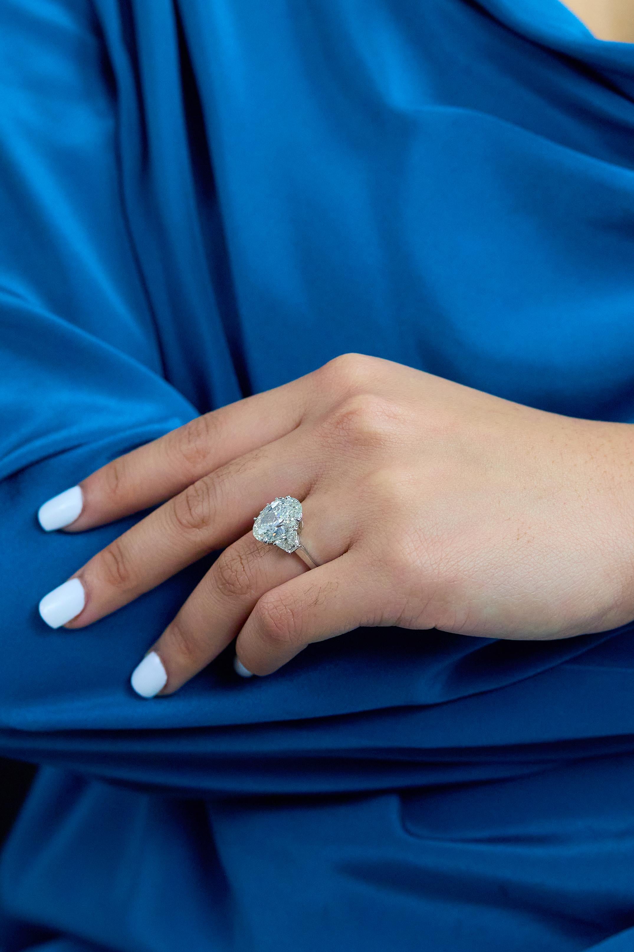 oval diamond with trapezoid side stones