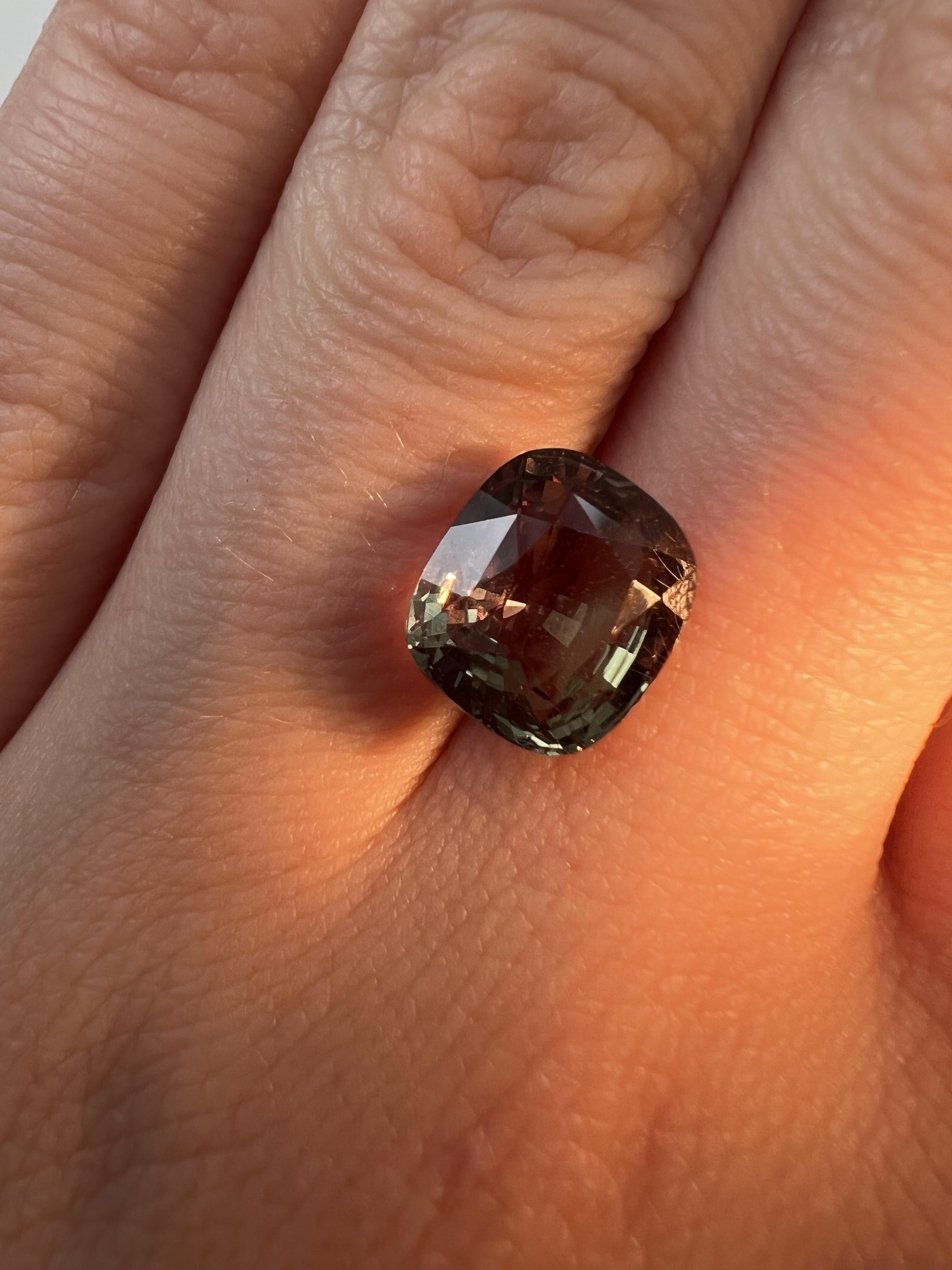Women's or Men's GIA Certified  Natural Alexandrite 5.10 Carats For Sale