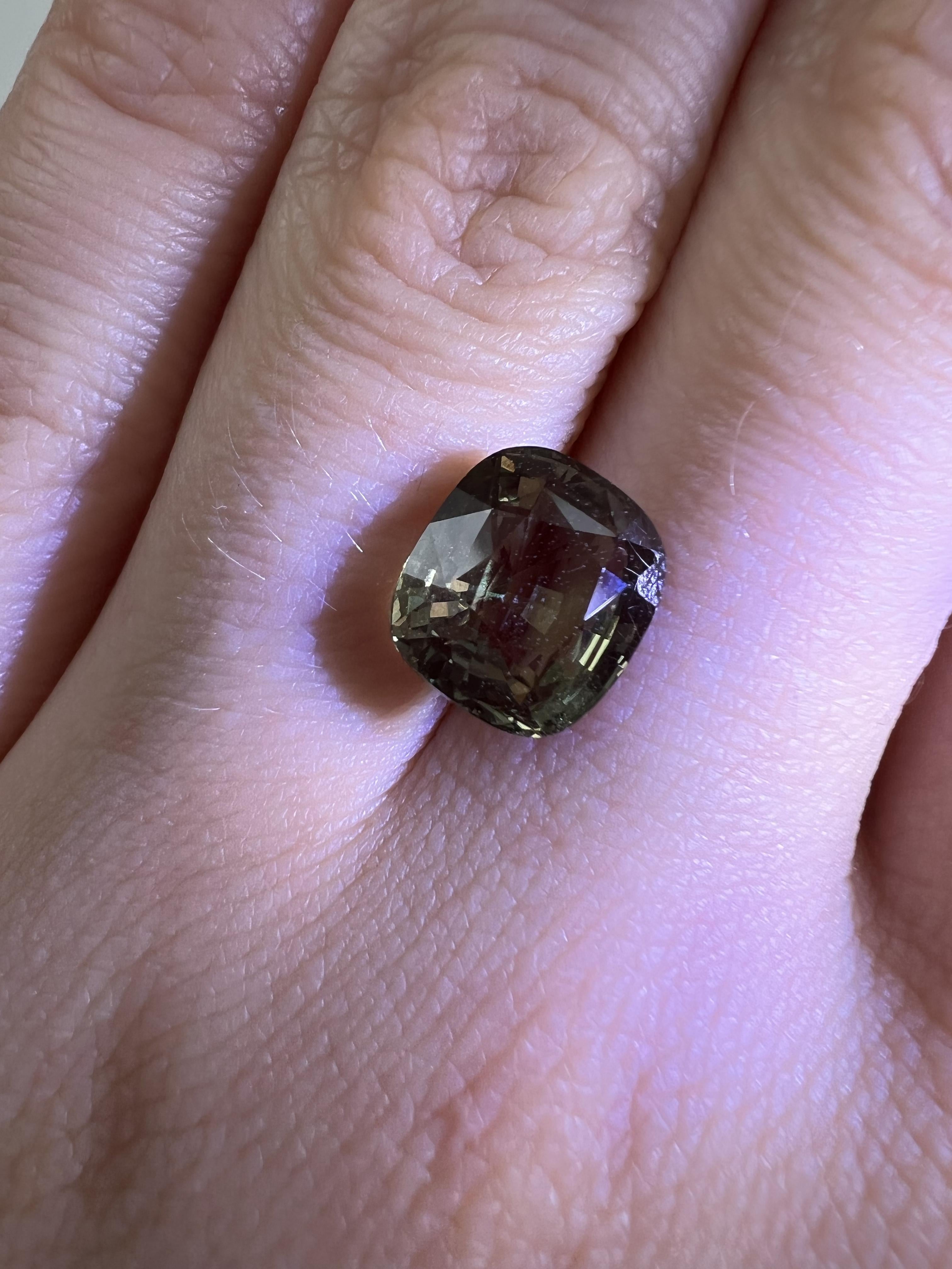 GIA Certified  Natural Alexandrite 5.10 Carats For Sale 1
