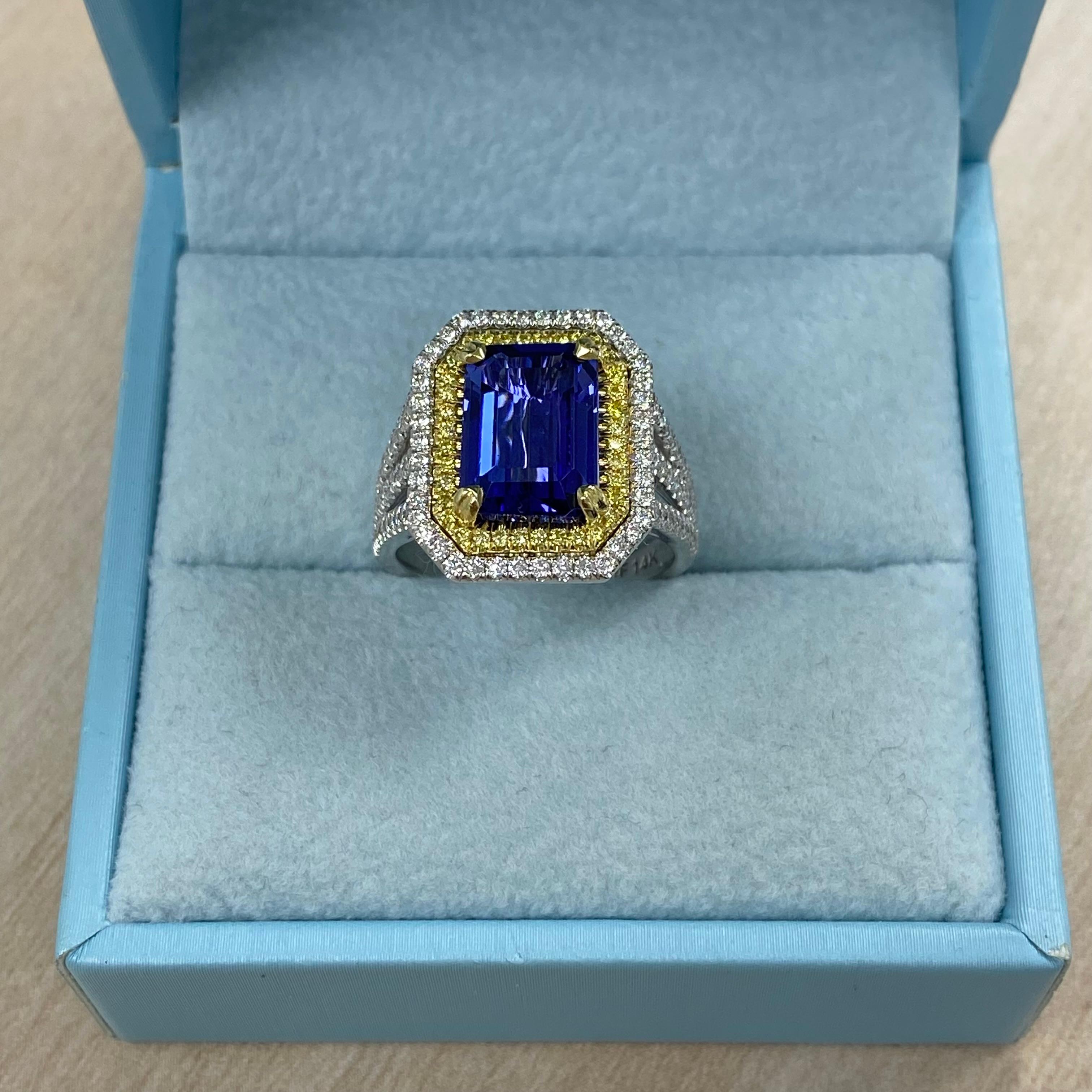 GIA Certified 5.10 Ctw Emerald Cut Tanzanite Diamond Halo Ring 14K White Gold en vente 5