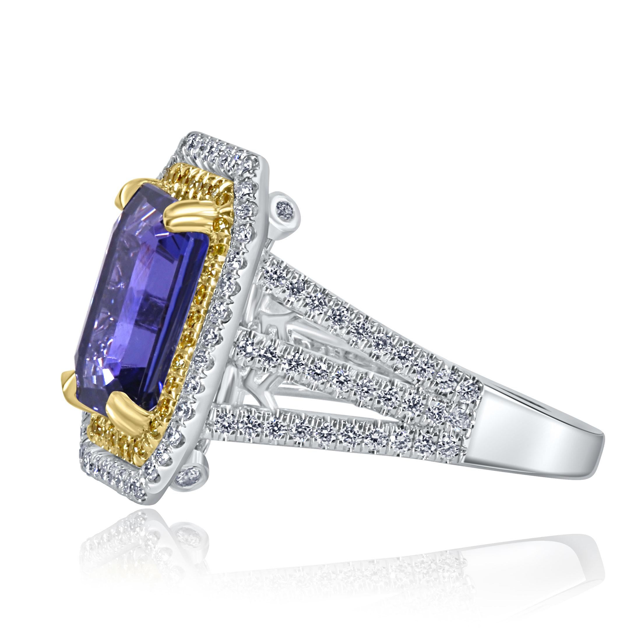 GIA Certified 5.10 Ctw Emerald Cut Tanzanite Diamond Halo Ring 14K White Gold en vente 1