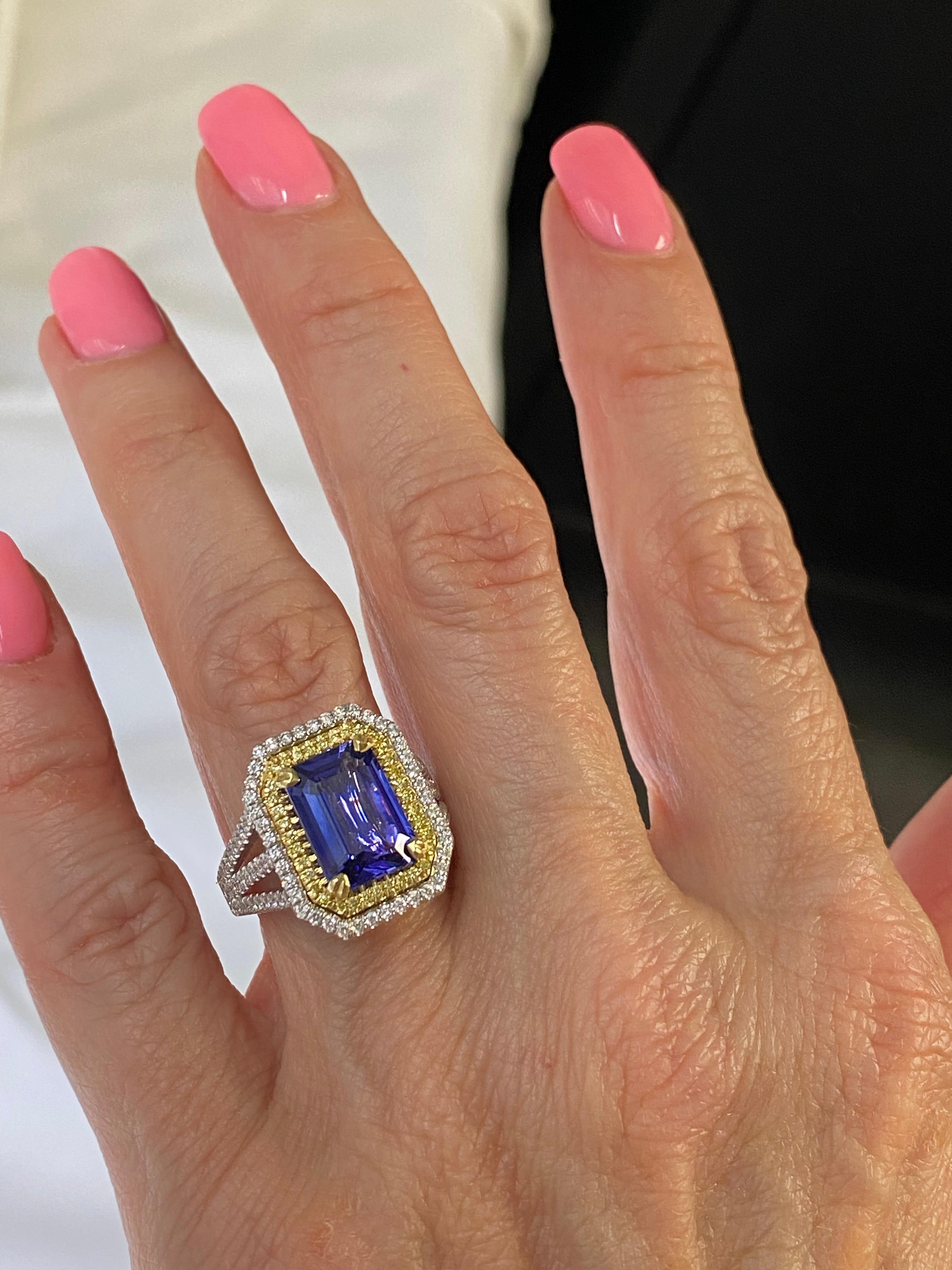 GIA Certified 5.10 Ctw Emerald Cut Tanzanite Diamond Halo Ring 14K White Gold Neuf - En vente à New York, NY