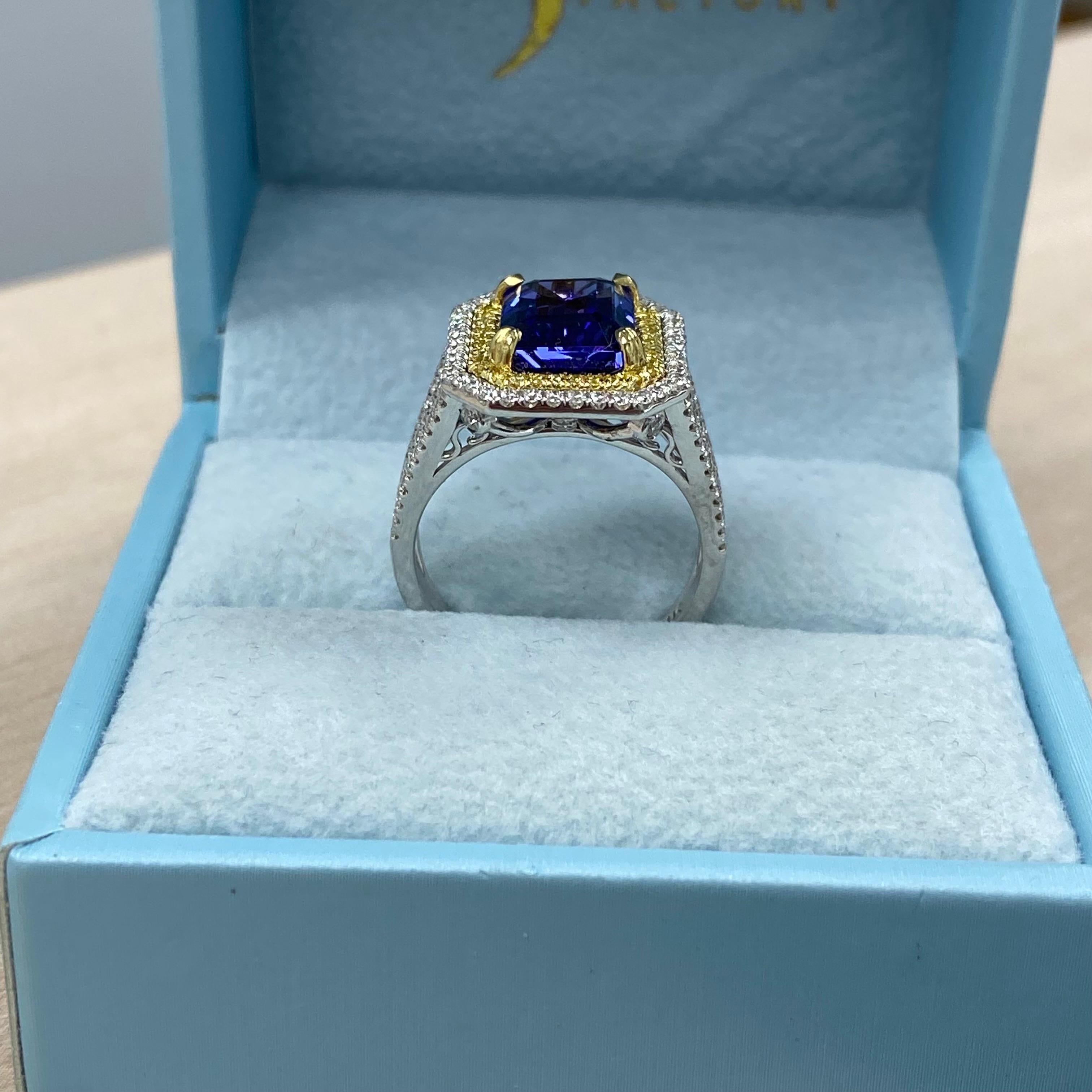 GIA Certified 5.10 Ctw Emerald Cut Tanzanite Diamond Halo Ring 14K White Gold en vente 3